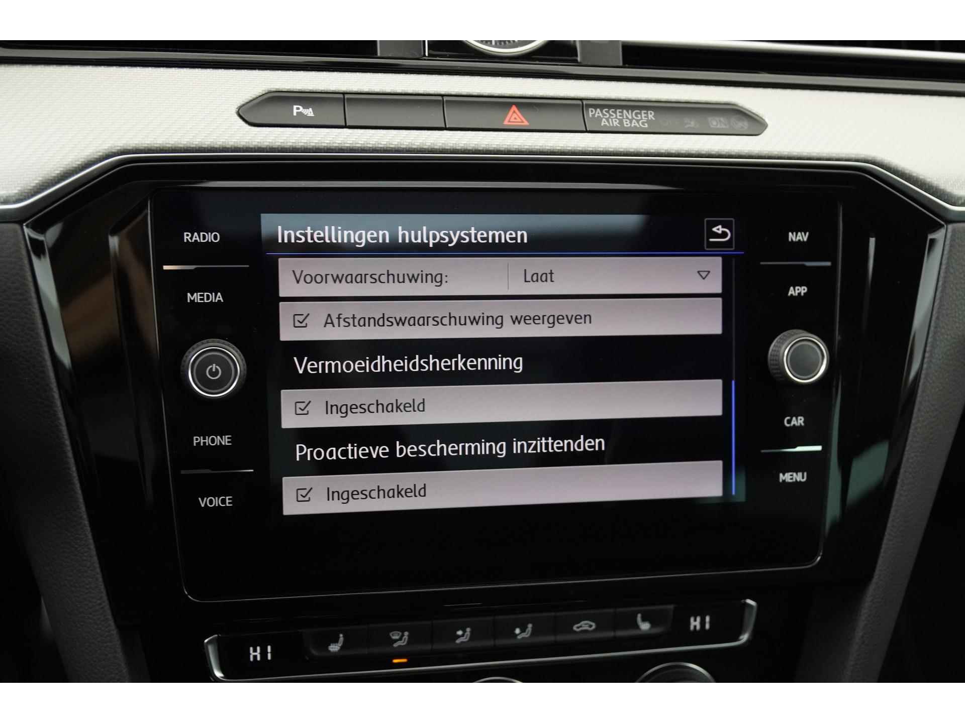 Volkswagen Passat Variant 1.4 TSI ACT Highline Business R | Panoramadak | Digital Cockpit | ACC | Zondag Open! - 19/41