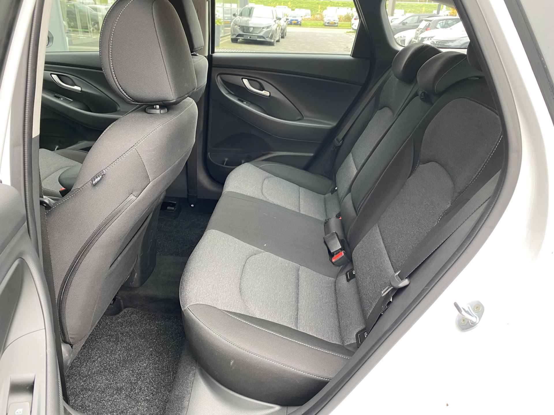 Hyundai i30 Wagon 1.0 T-GDI 120pk MHEV Comfort Smart | Camera | Climate | Keyless | NL. Auto | Full Led | Navigatie | 16" Lichtmetaal | Park - 13/29