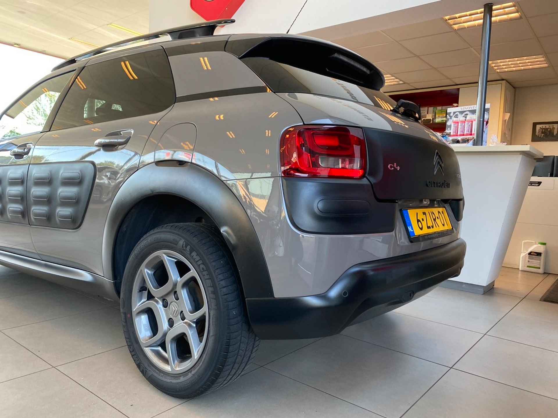 Citroën C4 Cactus 1.2 e-VTi Shine,Automaat,Navigatie,Achteruitrijcamera,Sensoren V&A,Halfleder&Stoelverwarming,Climate&Cruisecontrol,Bleutooth met - 8/29