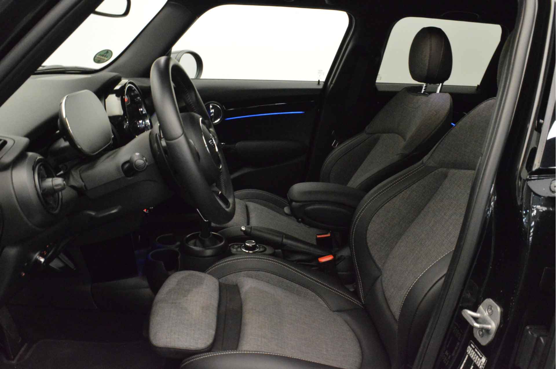 MINI Hatchback Cooper S Classic Automaat / Premium Go Pakket / Sportstoelen / Achteruitrijcamera / Comfort Access / LED / Stoelverwarming - 7/18