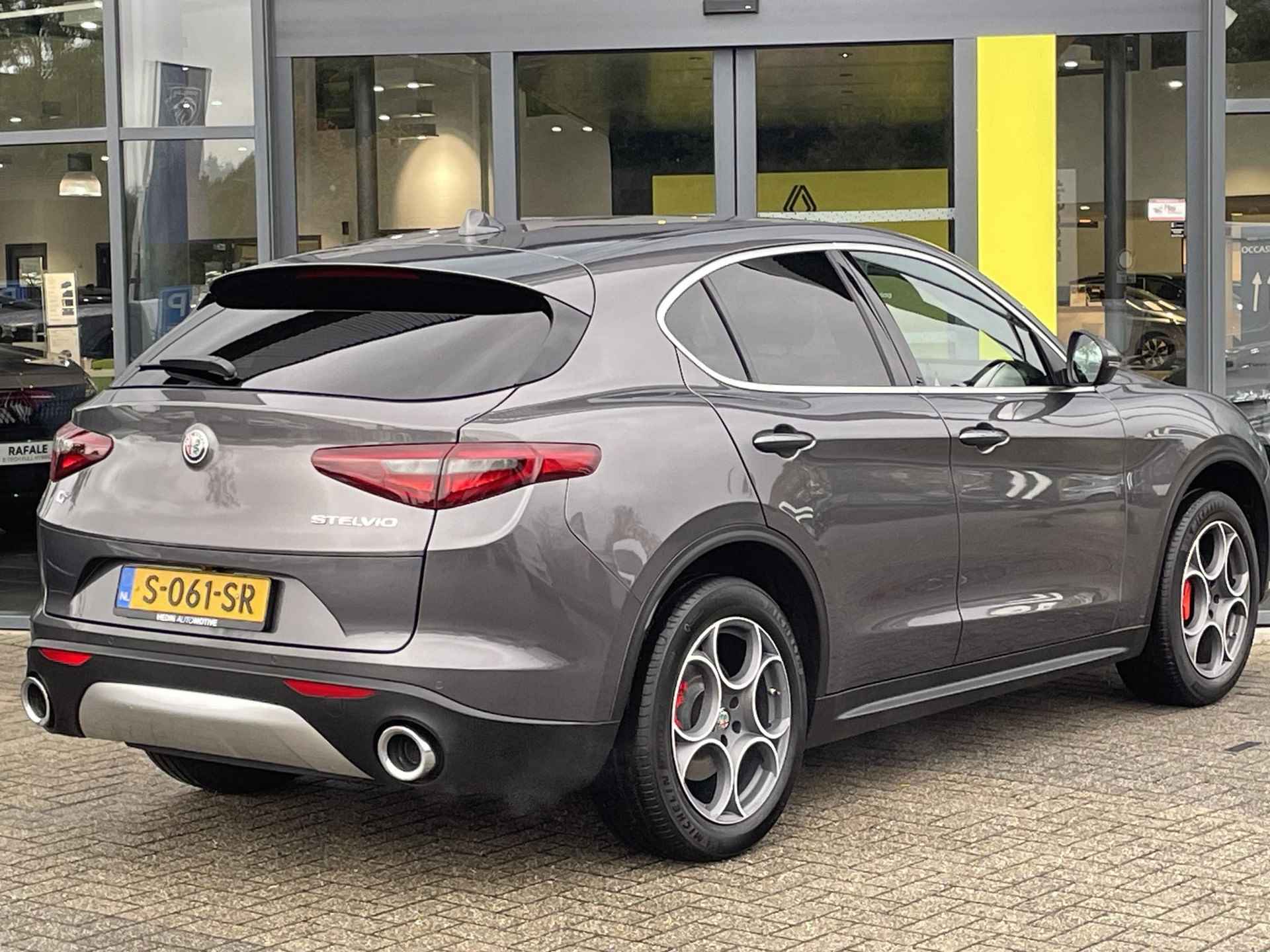 Alfa Romeo Stelvio 2.0 T AWD Super | 8,8'' Scherm met AppleCarplay/AndroidAuto, Navigatie & DAB | Leder - 2/29