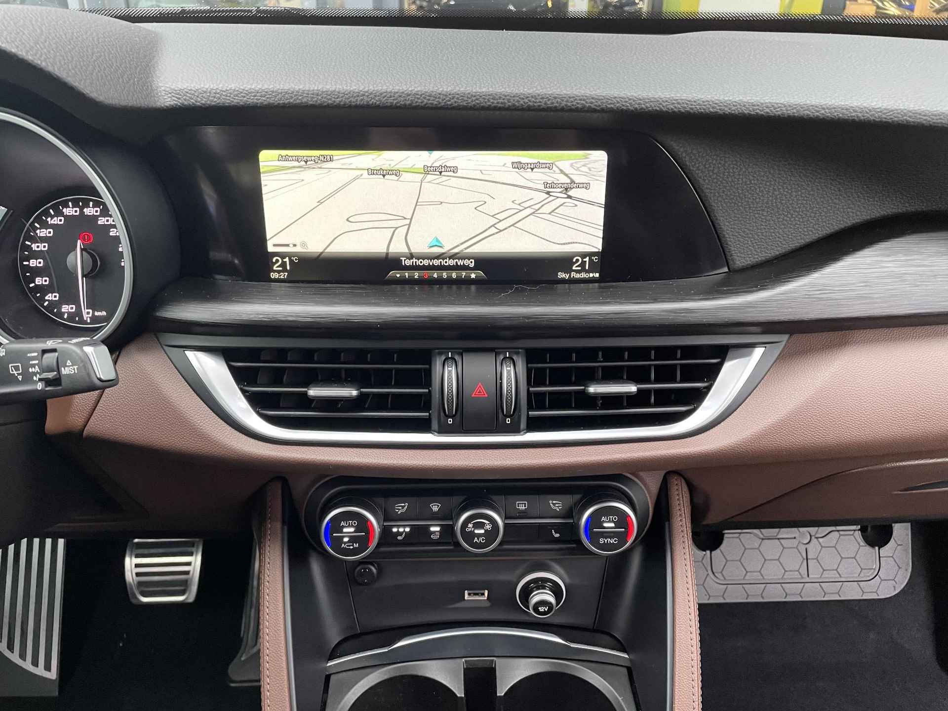 Alfa Romeo Stelvio 2.0 T AWD Super | 8,8'' Scherm met AppleCarplay/AndroidAuto, Navigatie & DAB | Leder - 17/29