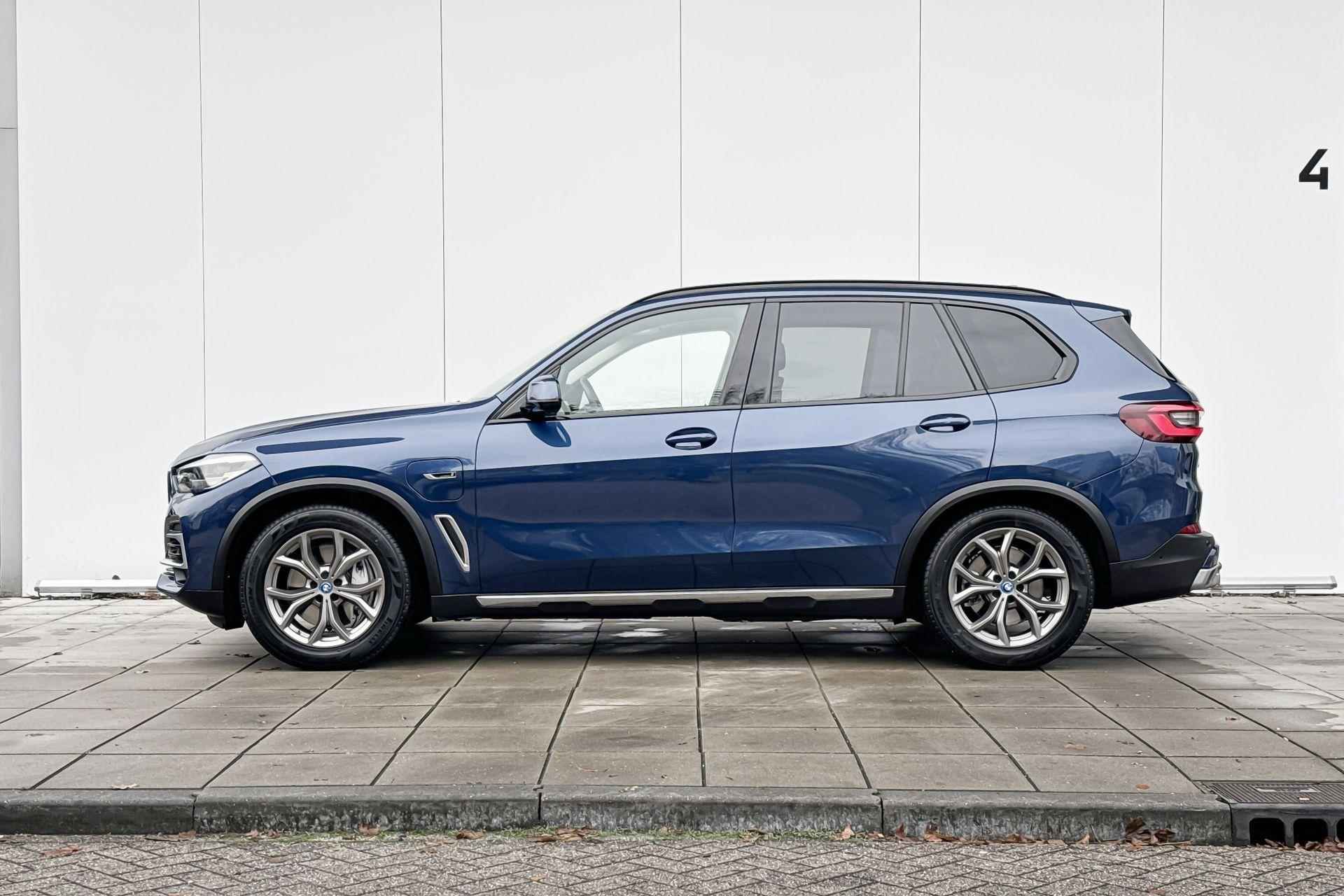 BMW X5 xDrive45e High Executive X-Line Comfort Acces / Electrische Zwenkhaak / 19 Inch / getinte Ramen Achter / Warmte Comfort Pakket - 2/28