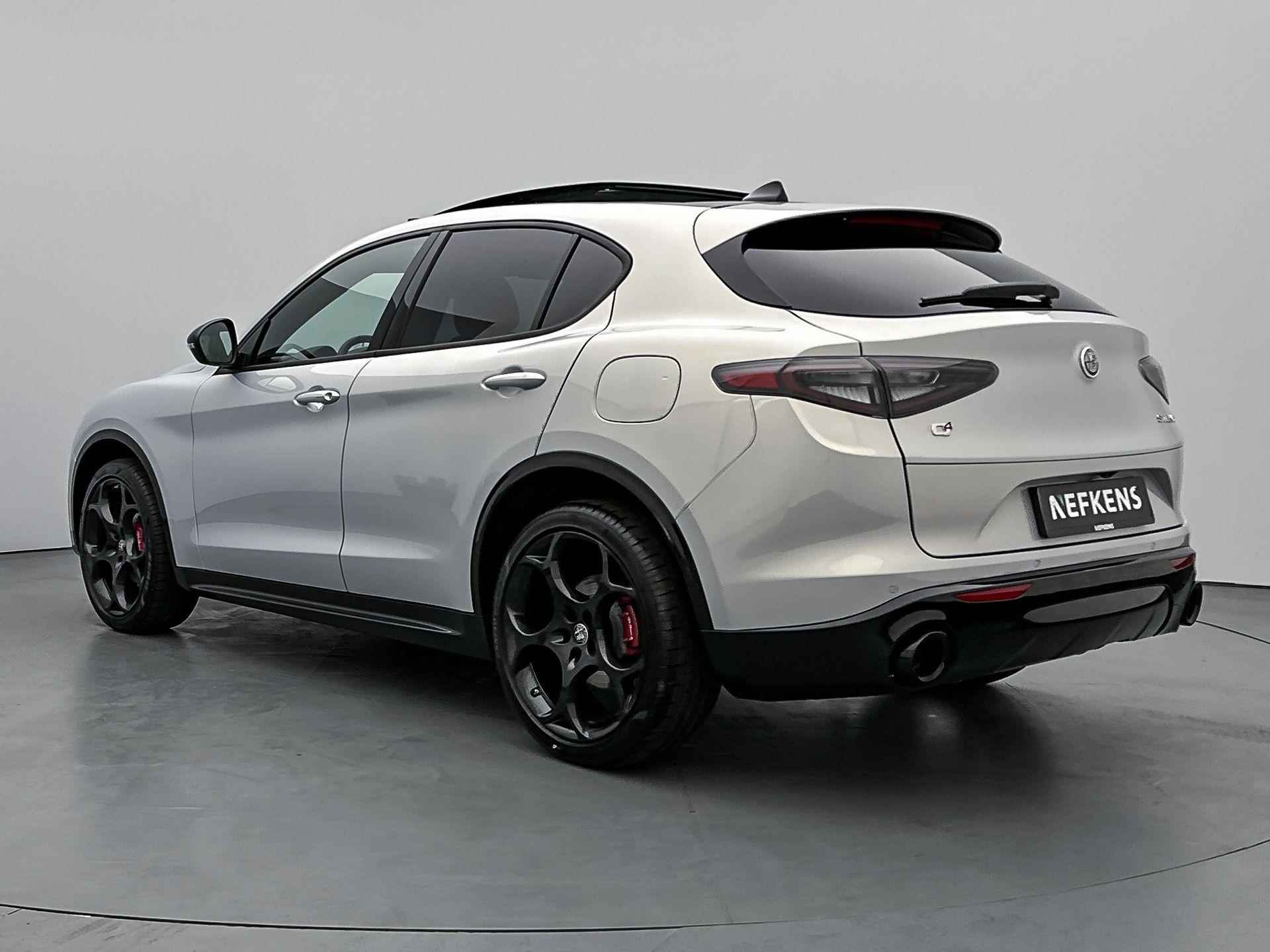 Alfa Romeo Stelvio 2.0 T GME AWD Sprint Navigatie | Panoramadak | Wegklapbare trekhaak | LED Matrix koplampen | Harman Kardon Sound | 21'' zwarte velgen - 6/35