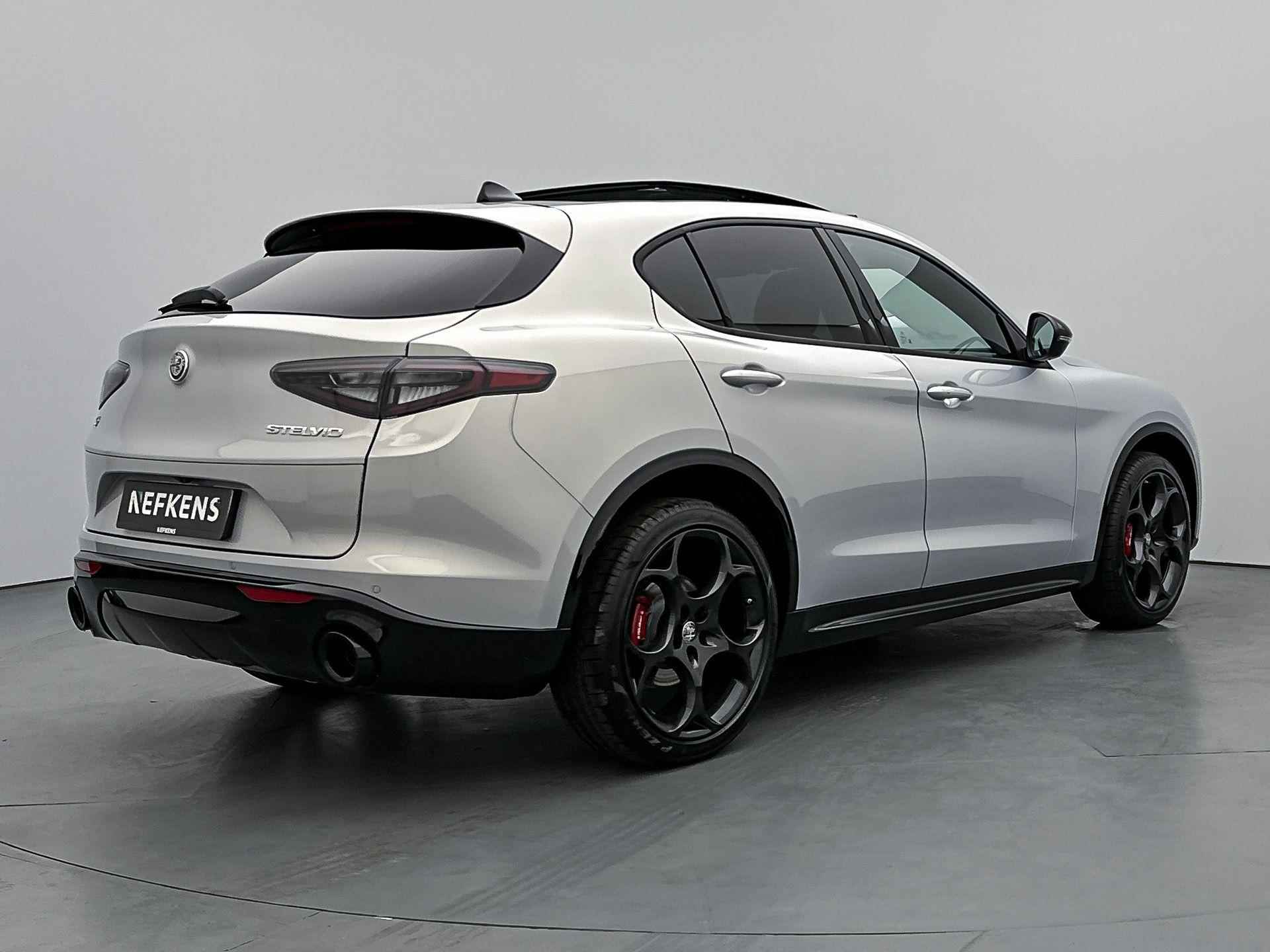 Alfa Romeo Stelvio 2.0 T GME AWD Sprint Navigatie | Panoramadak | Wegklapbare trekhaak | LED Matrix koplampen | Harman Kardon Sound | 21'' zwarte velgen - 8/35