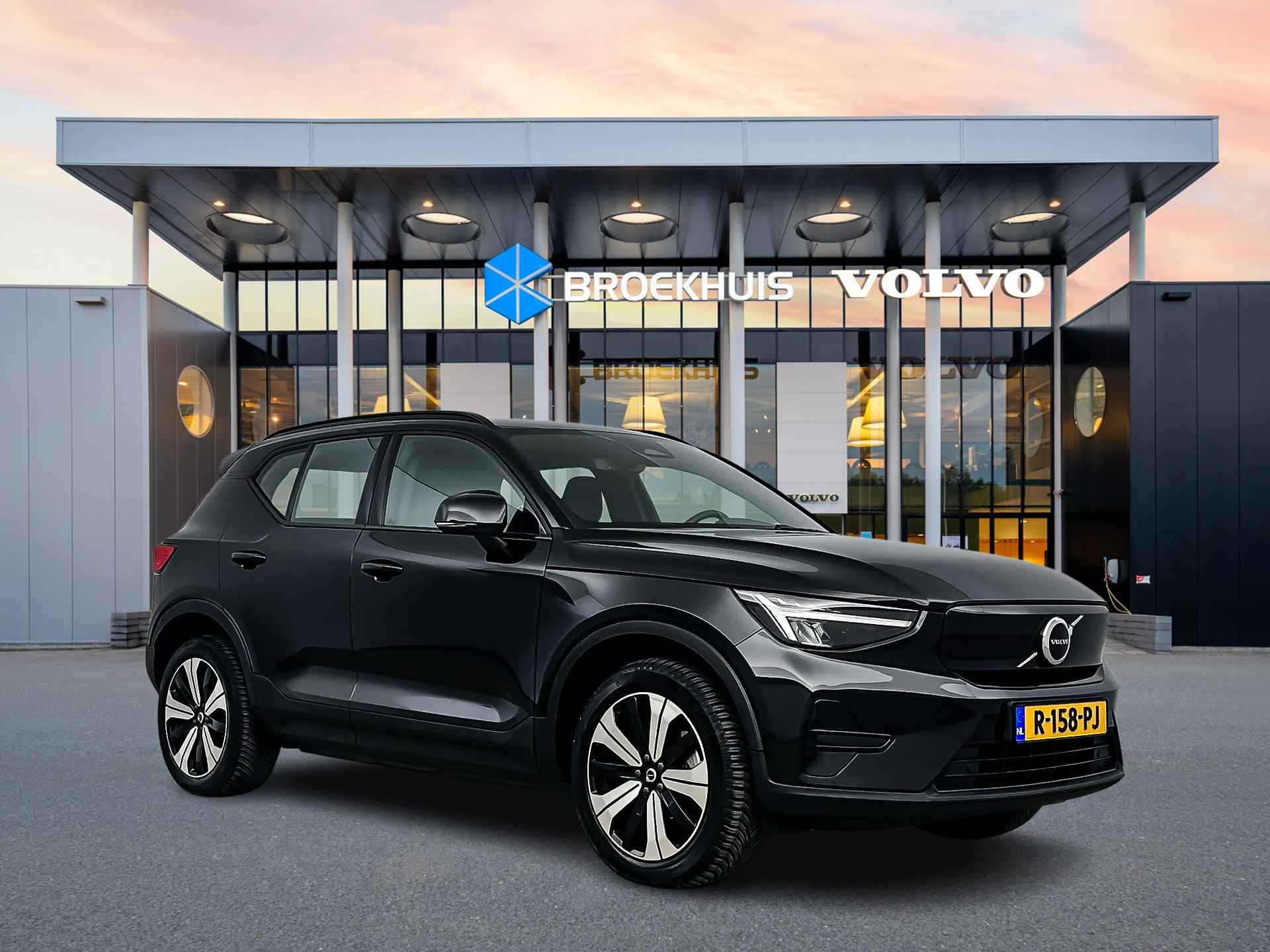 Volvo XC40 Recharge Core 70 kWh | Stoel/stuurverwarming | Warmtepomp | 19" Allseason | Parkeercamera | Parkeersensoren V+A | Google - 3/30