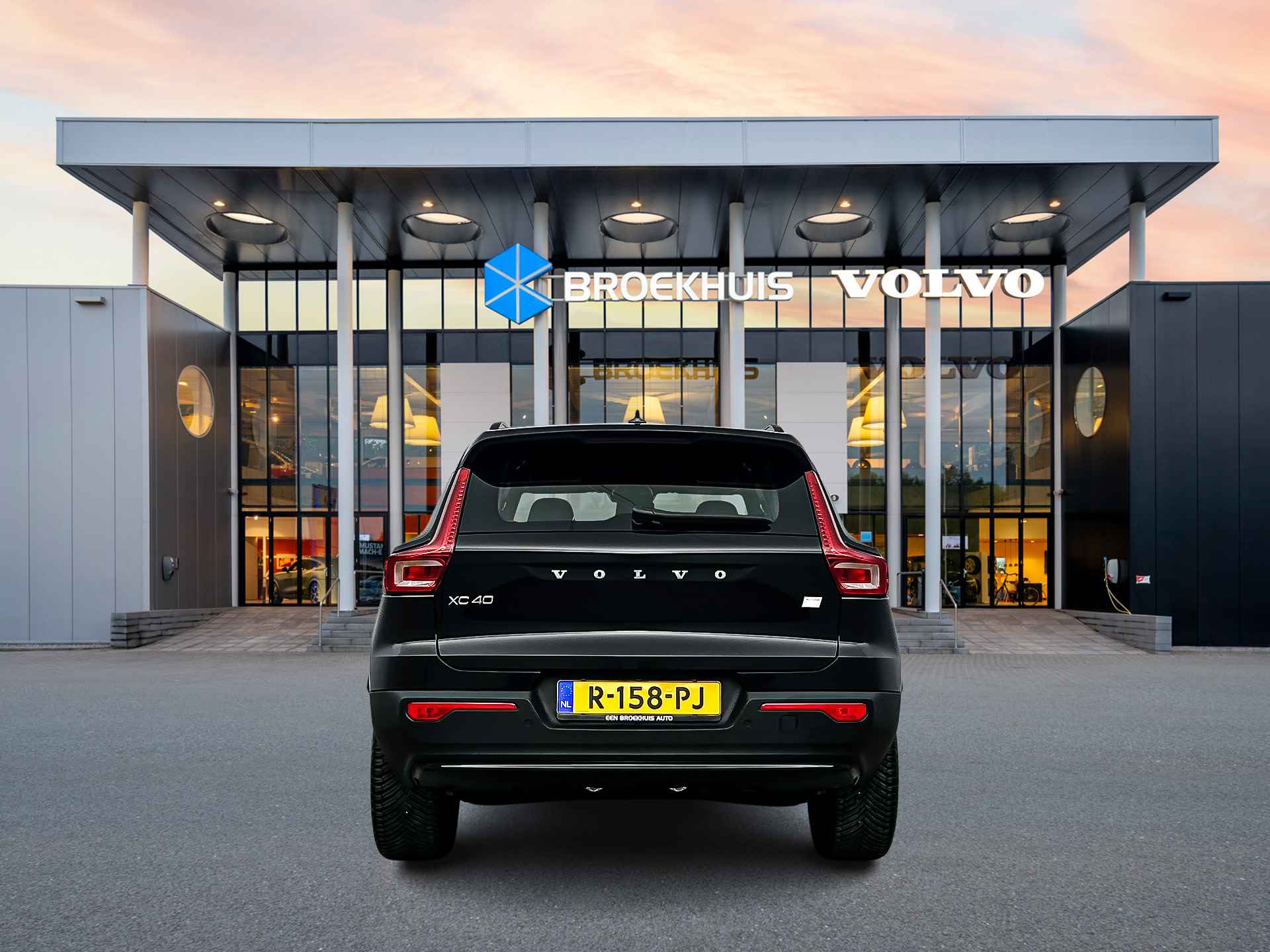 Volvo XC40 Recharge Core 70 kWh | Stoel/stuurverwarming | Warmtepomp | 19" Allseason | Parkeercamera | Parkeersensoren V+A | Google - 7/30