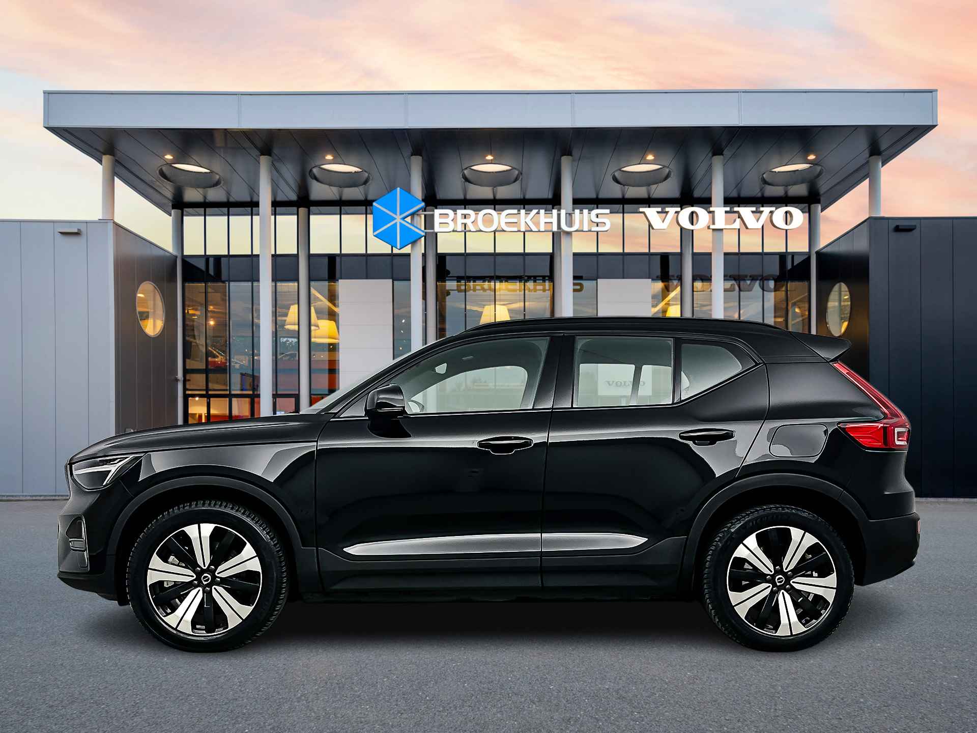 Volvo XC40 Recharge Core 70 kWh | Stoel/stuurverwarming | Warmtepomp | 19" Allseason | Parkeercamera | Parkeersensoren V+A | Google - 9/30