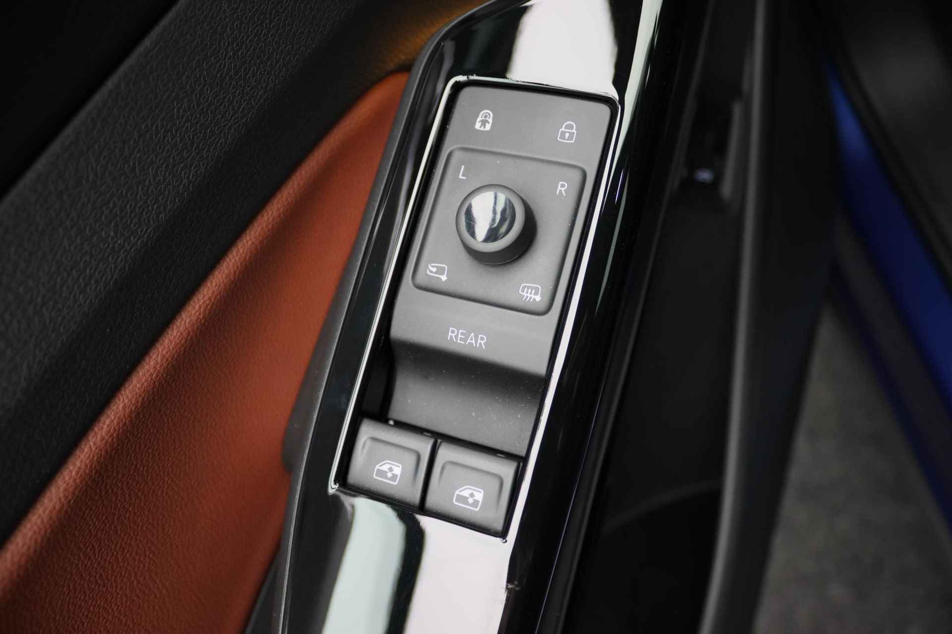 Volkswagen ID.5 Pro 77 kWh 204PK Panoramadak, 360 gr. camera, Matrix-LED, winterpakket, keyless, easy open, alarm, 19'' lichtmetaal - 36/48