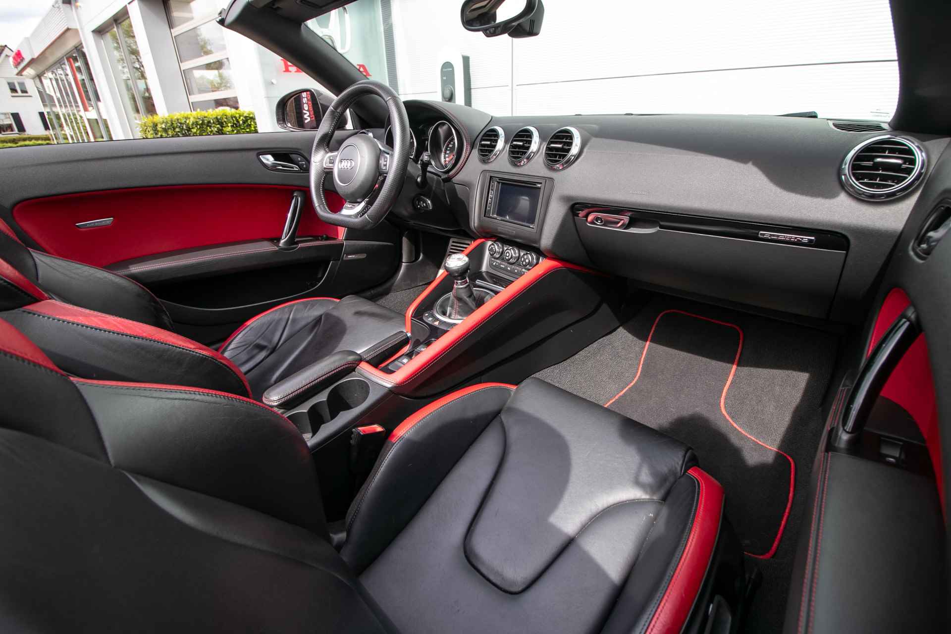 Audi TT Roadster 2.5 T TT RS Pro Line All-in rijklaarprijs | Miltek | Carbon | Nieuw dak | Volledige onderhoudshist. - 6/61