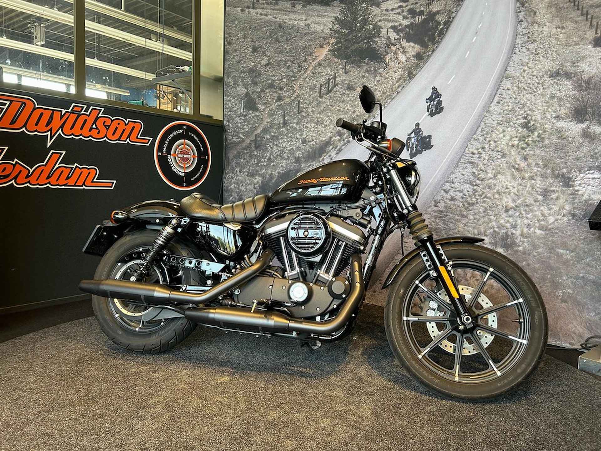 Harley-Davidson XL883 N Sportster Iron - 1/10