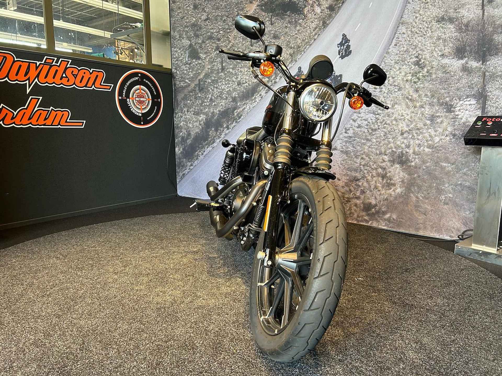 Harley-Davidson XL883 N Sportster Iron - 7/10