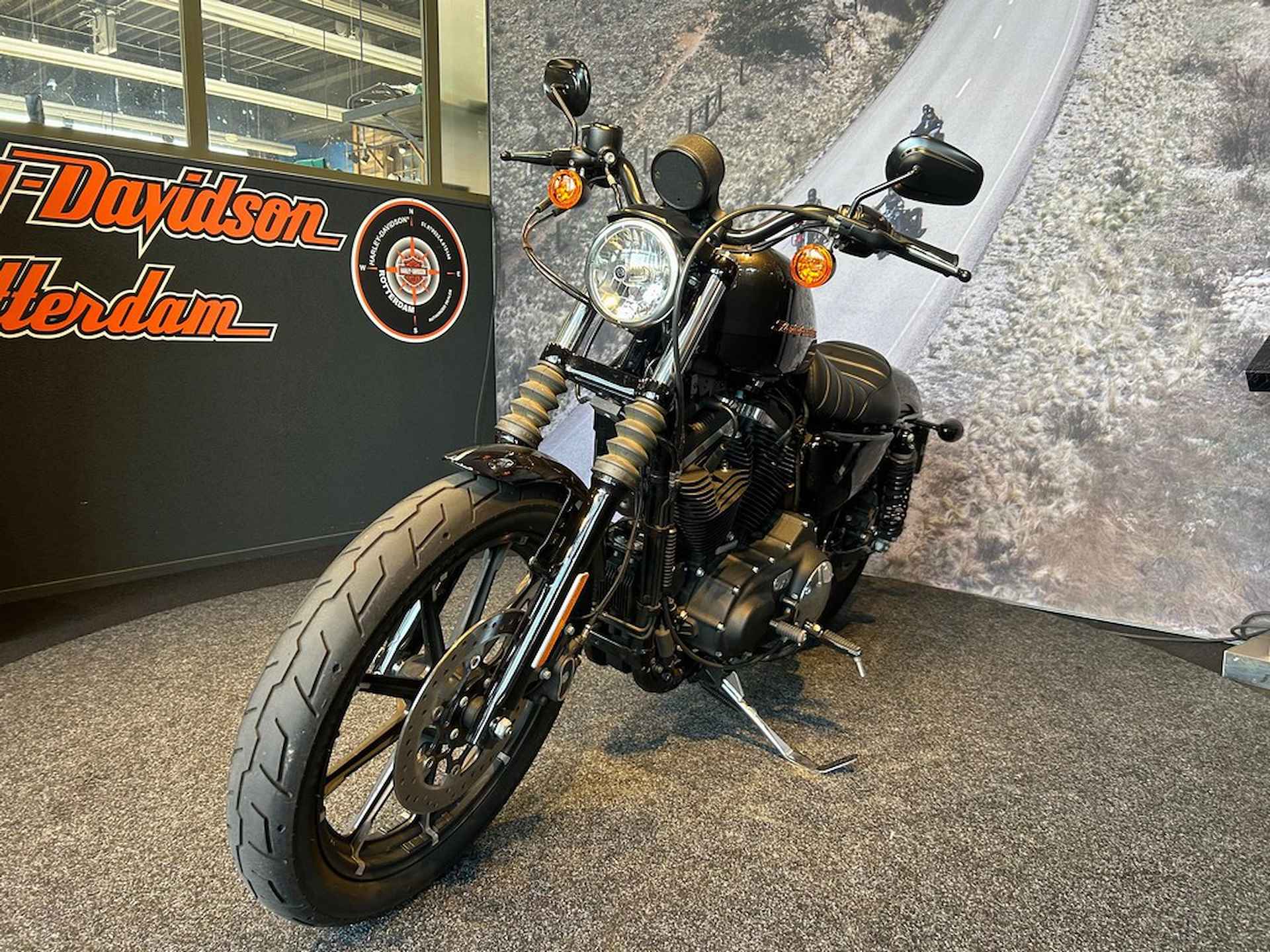 Harley-Davidson XL883 N Sportster Iron - 9/10