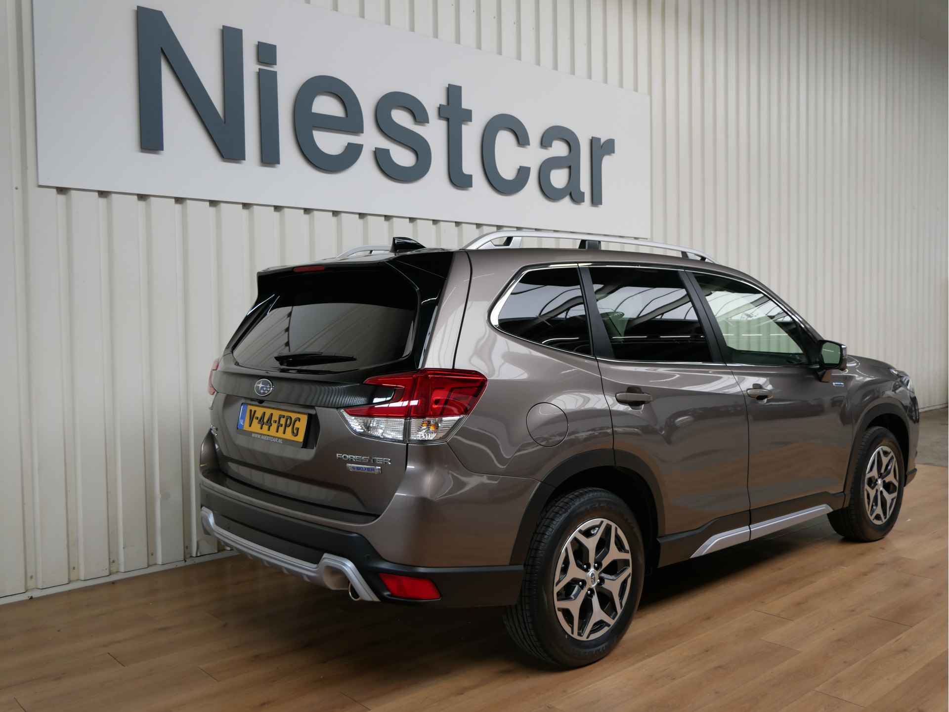 Subaru Forester VAN 2.0i GRIJS KENTEKEN Luxury ex BTW Eye-Sight / Navigatie / Apple Carplay en android auto - 4/45