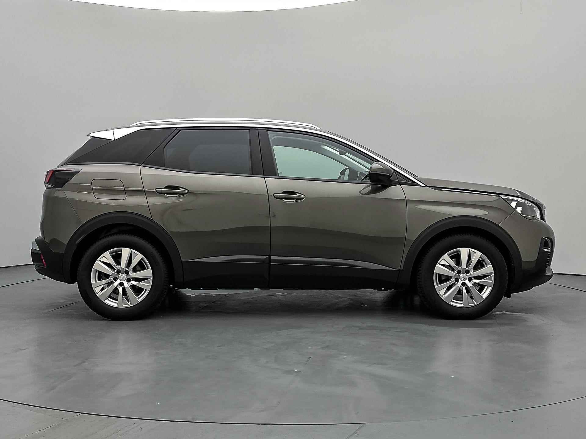 Peugeot 3008 SUV Executive 130pk | Navigatie | Climate Control | Cruise Control | Parkeersensoren | Bluetooth | Apple Carplay / Android Auto | Draadloze telefoonlader | Regensensor | Donker getint glas | Dealeronderhouden | Trekhaak | 17" lichtmetalen velgen | - 10/32