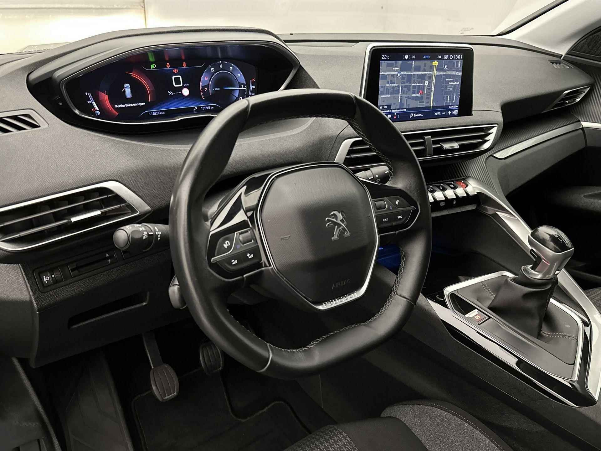 Peugeot 3008 SUV Executive 130pk | Navigatie | Climate Control | Cruise Control | Parkeersensoren | Bluetooth | Apple Carplay / Android Auto | Draadloze telefoonlader | Regensensor | Donker getint glas | Dealeronderhouden | Trekhaak | 17" lichtmetalen velgen | - 11/32