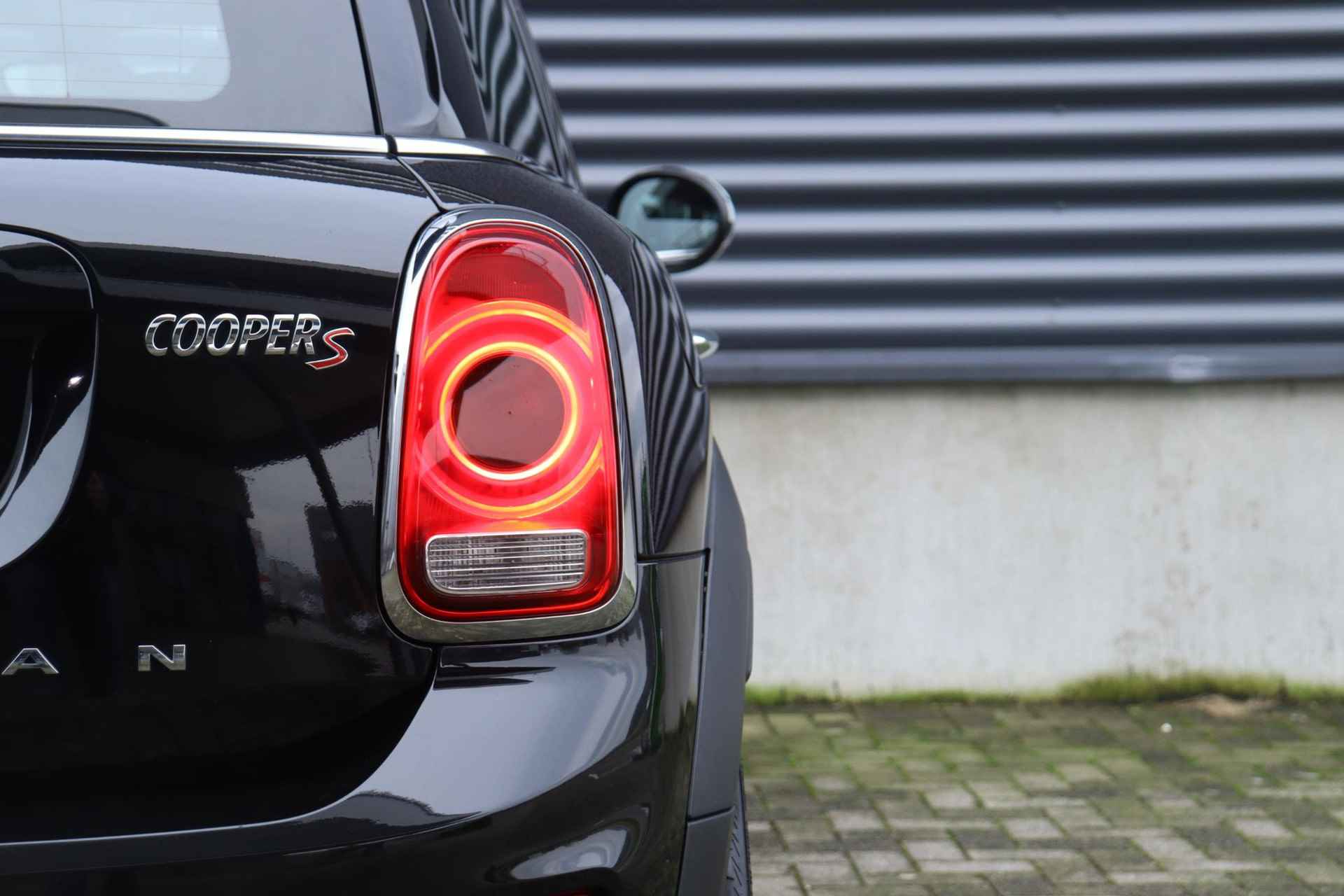 Mini Countryman Cooper S | Chili + Serious Business + Harman Kardon + Sportstoelen + Elektr. Stoelen + LED Koplampen + Verwarmbare Voorstoelen + 18" Pin Spoke zwart - 28/30