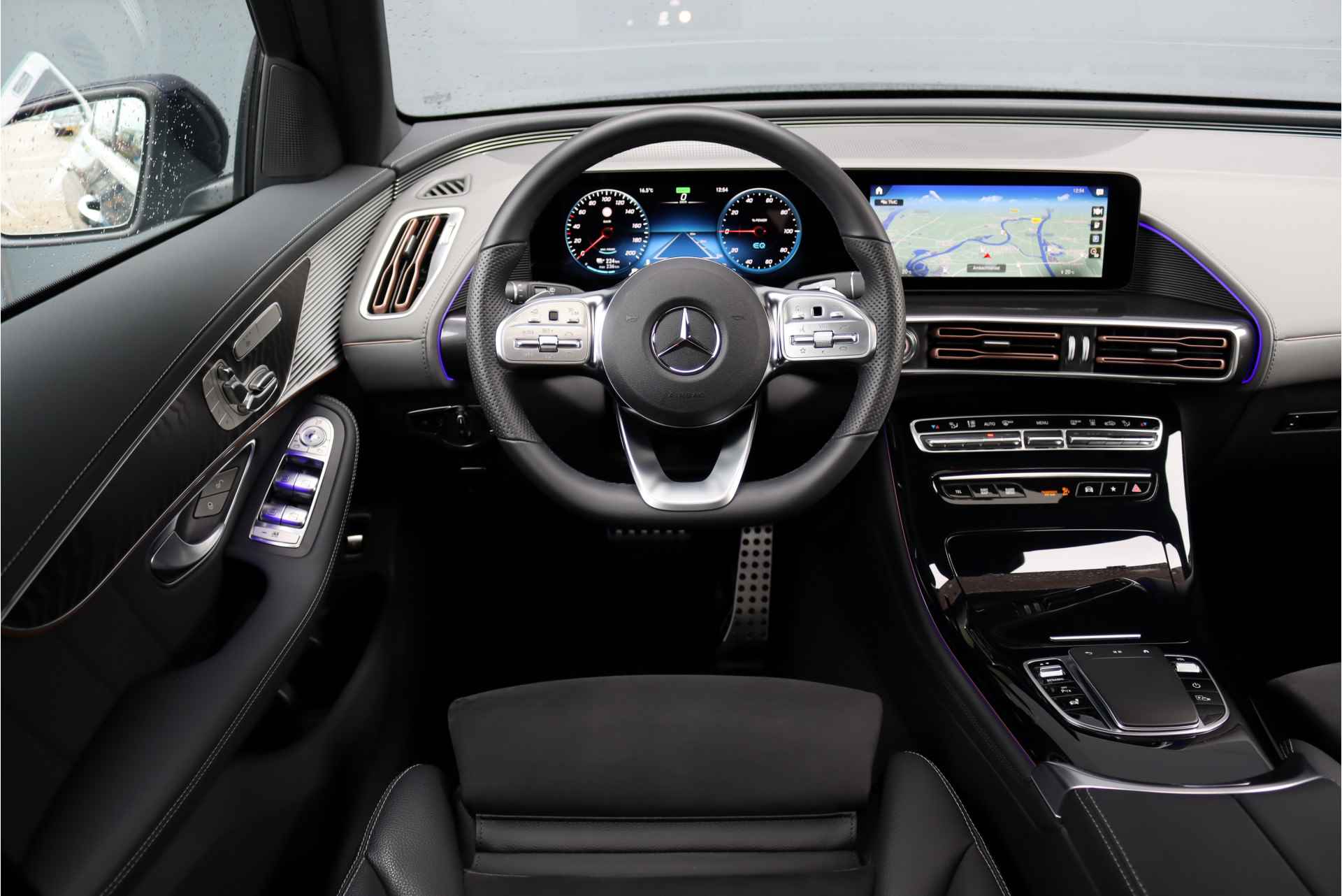 Mercedes-Benz EQC 400 4-MATIC AMG Line 80 kWh, Schuif-/Kanteldak, Distronic+, Memory, Trekhaak, Surround Camera, Keyless Go, Head-up Display, Voorklimatisering, Rijassistentiepakket, Air-Balance, Etc. - 30/51