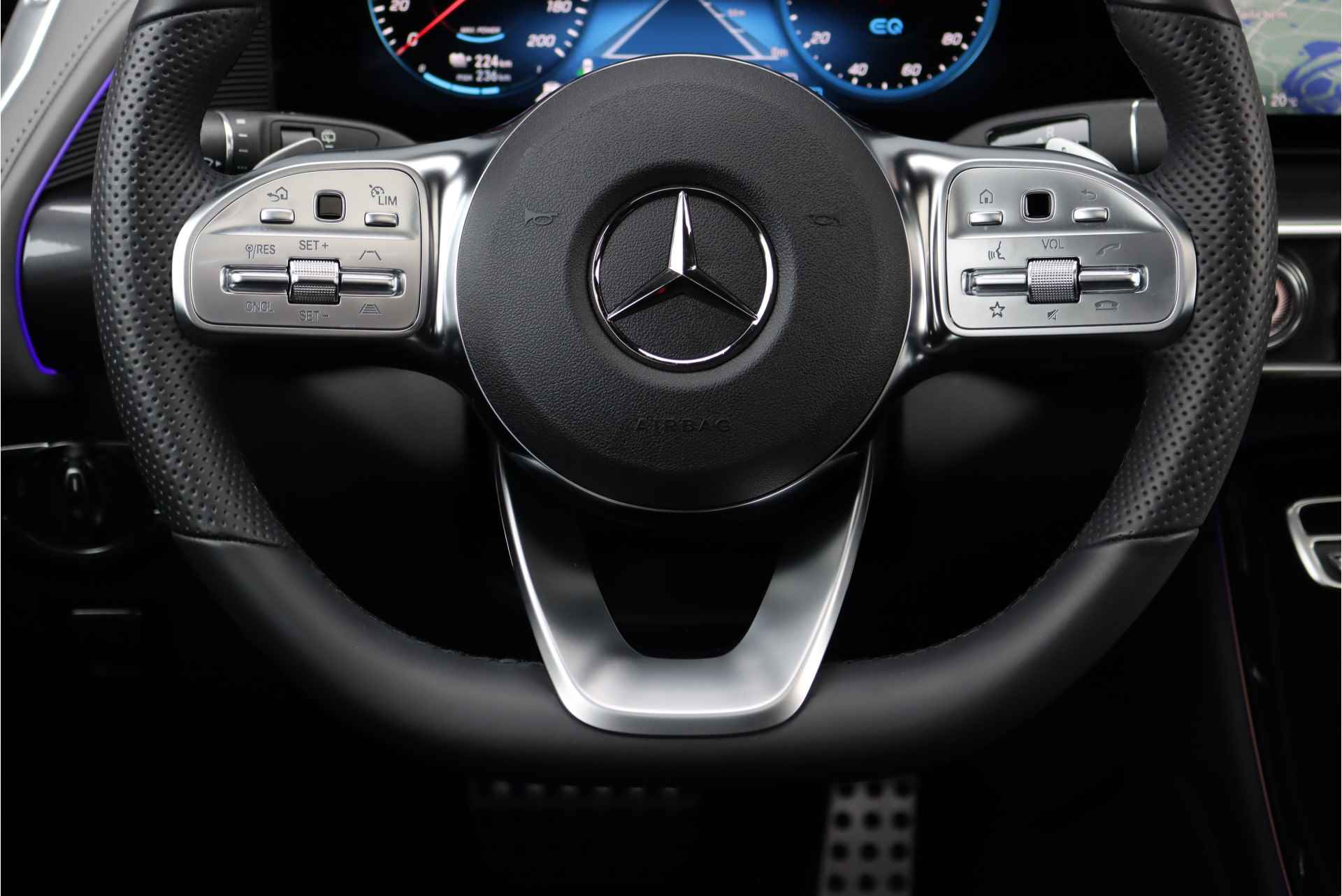 Mercedes-Benz EQC 400 4MATIC AMG Line 80 kWh, Schuif-/Kanteldak, Distronic+, Memory, Trekhaak, Surround Camera, Keyless Go, Head-up Display, Voorklimatisering, Rijassistentiepakket, Air-Balance, Etc. - 32/51