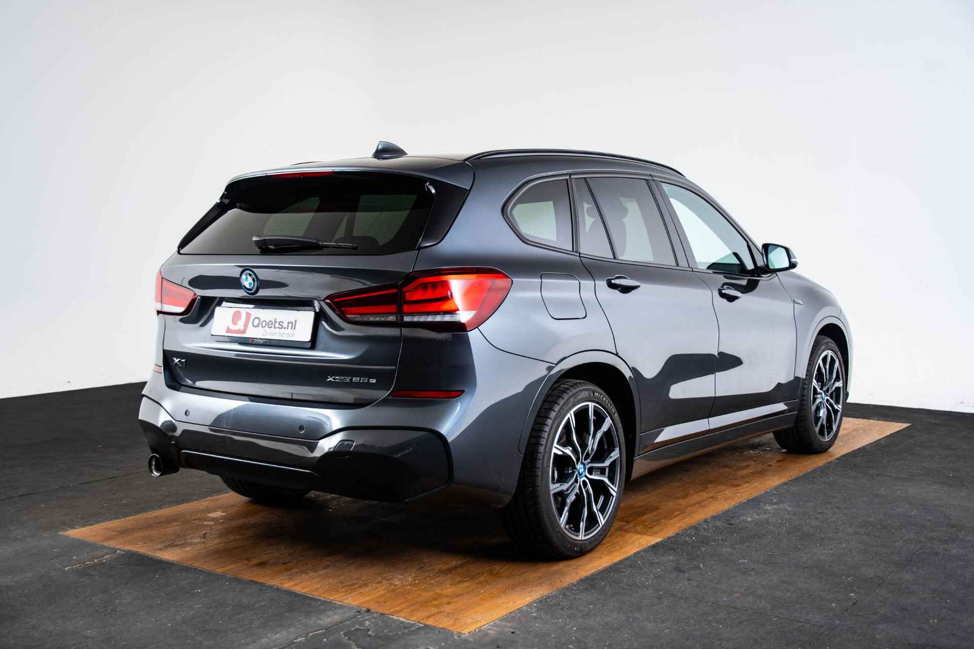 BMW X1 xDrive25e Executive M Sport - Elektrische Achterklep - Cruise Control - Elektrisch Verwarmde Voorstoelen/Stuurwiel - Getinte Ruiten - Armsteun voor - Park Distance Control achter - Bandenspanningsweergavesysteem - - 2/69