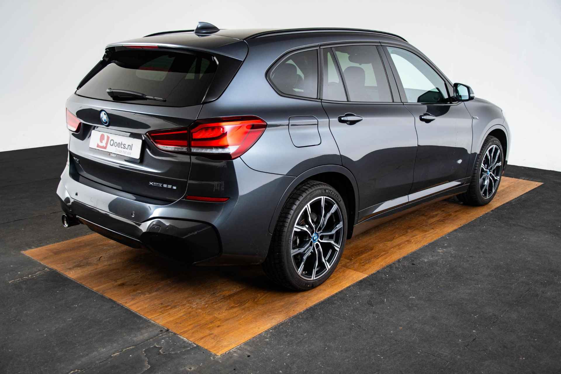 BMW X1 xDrive25e Executive M Sport - Elektrische Achterklep - Cruise Control - Elektrisch Verwarmde Voorstoelen/Stuurwiel - Getinte Ruiten - Armsteun voor - Park Distance Control achter - Bandenspanningsweergavesysteem - - 10/69