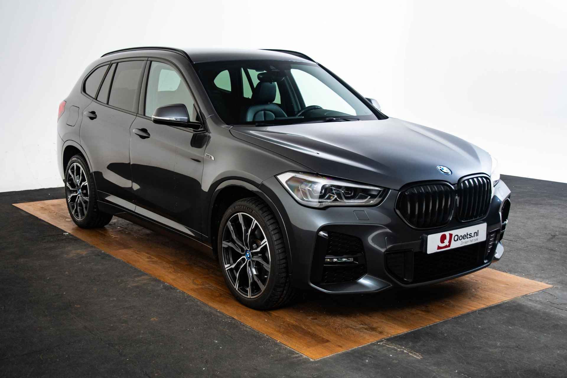 BMW X1 xDrive25e Executive M Sport - Elektrische Achterklep - Cruise Control - Elektrisch Verwarmde Voorstoelen/Stuurwiel - Getinte Ruiten - Armsteun voor - Park Distance Control achter - Bandenspanningsweergavesysteem - - 13/69