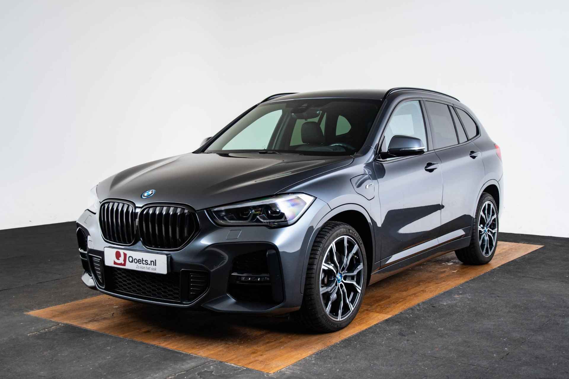 BMW X1 xDrive25e Executive M Sport - Elektrische Achterklep - Cruise Control - Elektrisch Verwarmde Voorstoelen/Stuurwiel - Getinte Ruiten - Armsteun voor - Park Distance Control achter - Bandenspanningsweergavesysteem - - 50/69