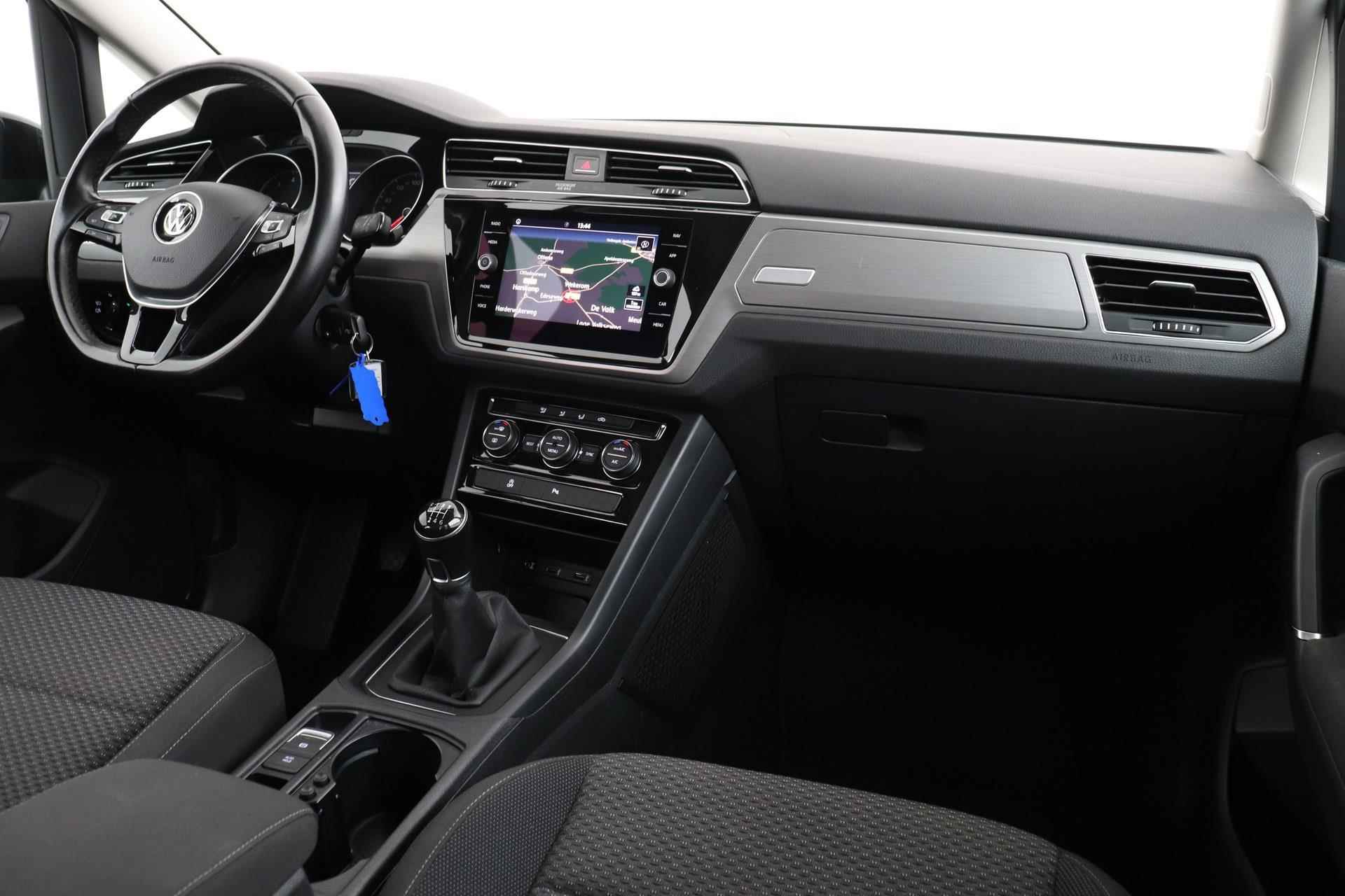 Volkswagen Touran 1.2 TSI Comfortline 7p | Trekhaak | Apple CarPlay | Org NL | 1e Eig | NAP | Navigatie | Camera | Climate Control - 17/39