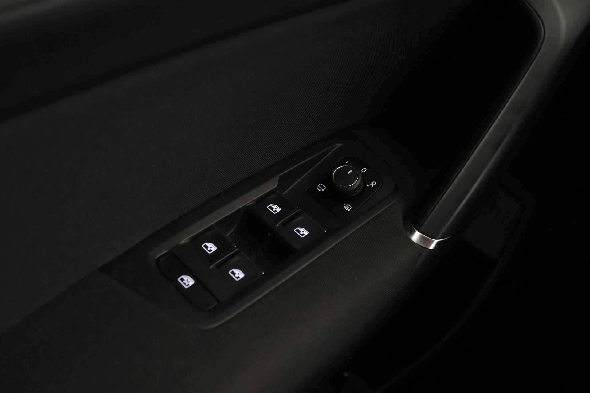 Volkswagen Touran 1.2 TSI Comfortline 7p | Trekhaak | Apple CarPlay | Org NL | 1e Eig | NAP | Navigatie | Camera | Climate Control - 25/39