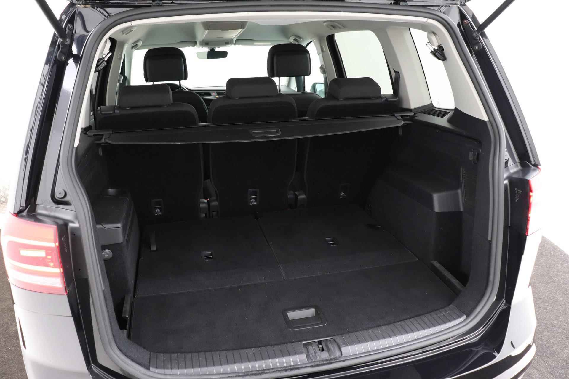 Volkswagen Touran 1.2 TSI Comfortline 7p | Trekhaak | Apple CarPlay | Org NL | 1e Eig | NAP | Navigatie | Camera | Climate Control - 30/39