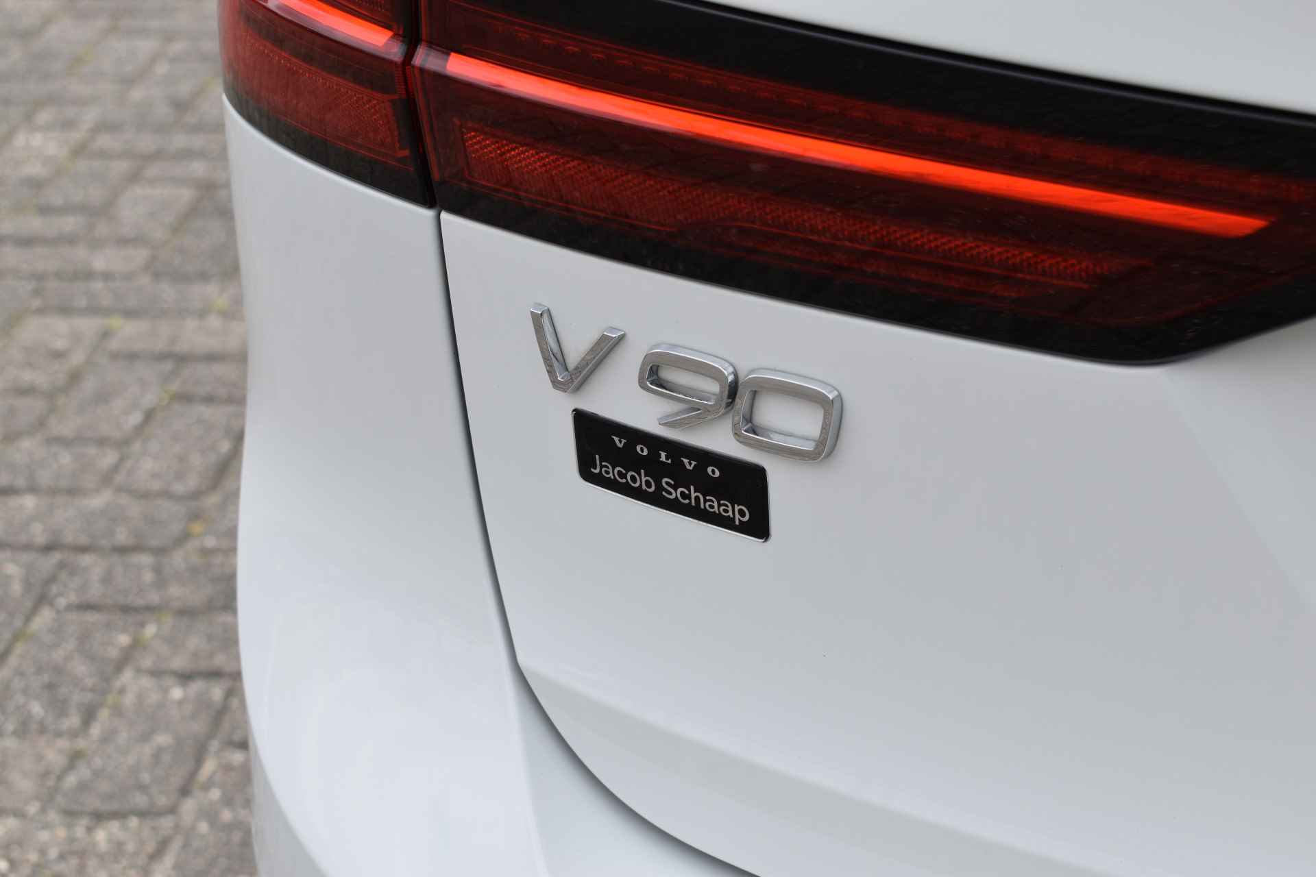 Volvo V90 Recharge T8 390PK AWD R-Design | HUD | B&W | Luchtvering | Schuifdak | BLIS | Elektrische stoelen | - 13/46