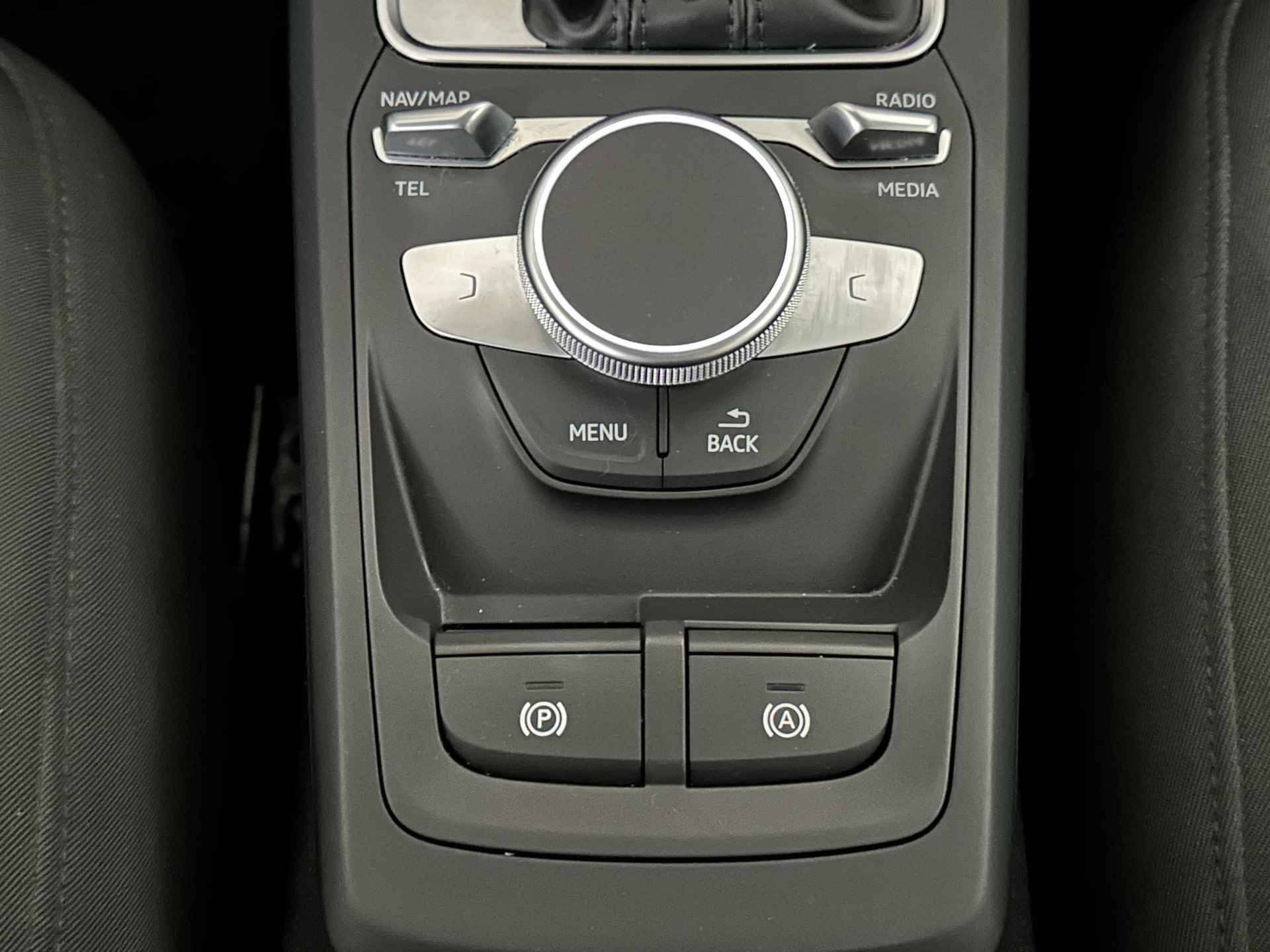 Audi Q2 35 TFSI S Edition Stoelverwarming | Camera| Matrix verlichting - 30/34