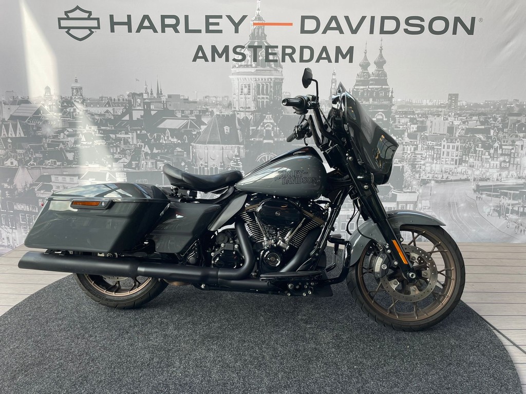 Harley-Davidson FLHXST STREET GLIDE ST