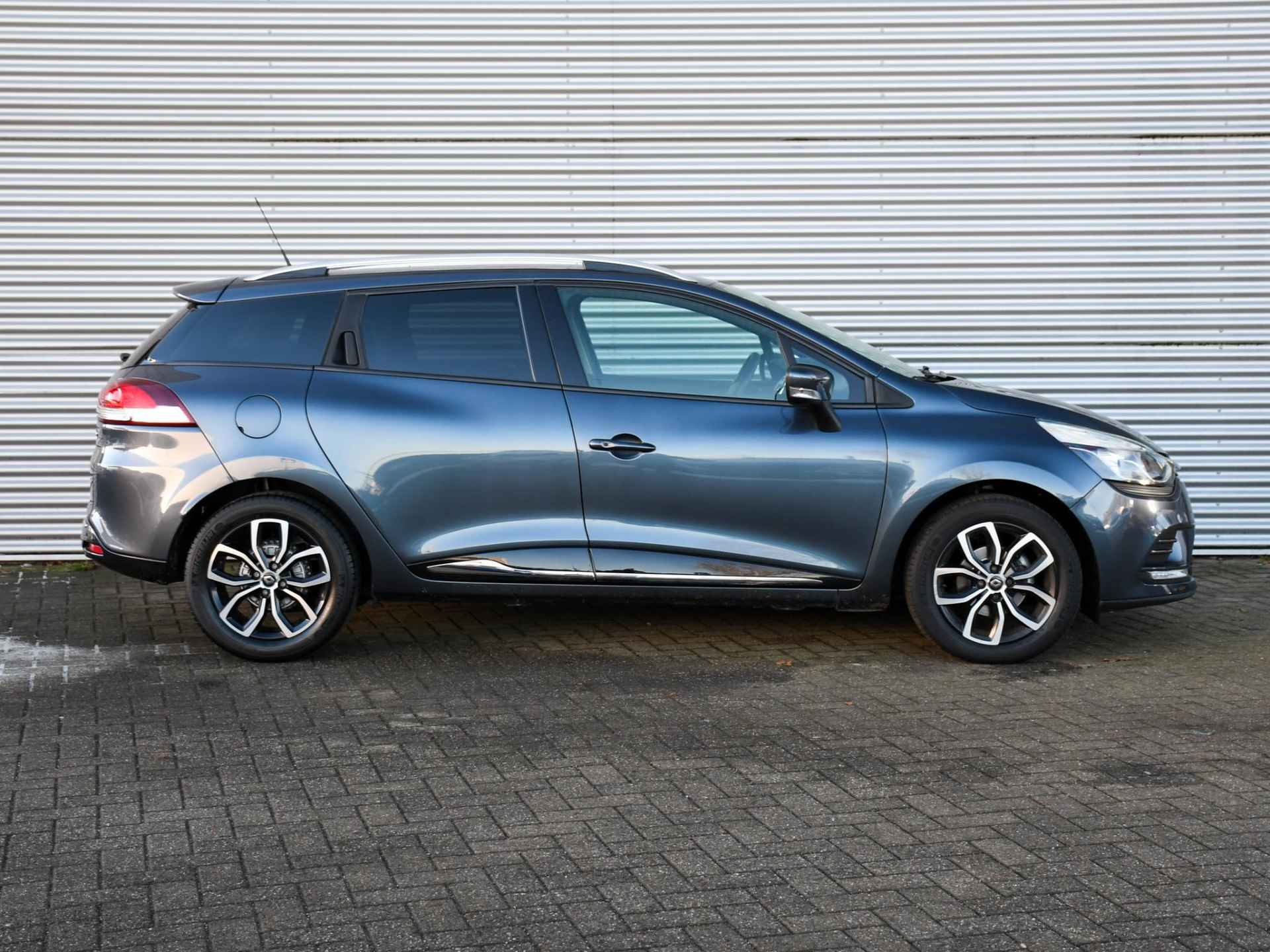 Renault Clio Estate Zen 0.9 TCe 90pk KEYLESS ENTRY | NAVI | CRUISE | PRIVACY GLASS | 16''LM - 3/26