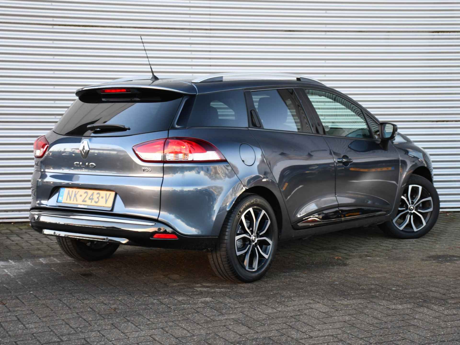 Renault Clio Estate Zen 0.9 TCe 90pk KEYLESS ENTRY | NAVI | CRUISE | PRIVACY GLASS | 16''LM - 4/26