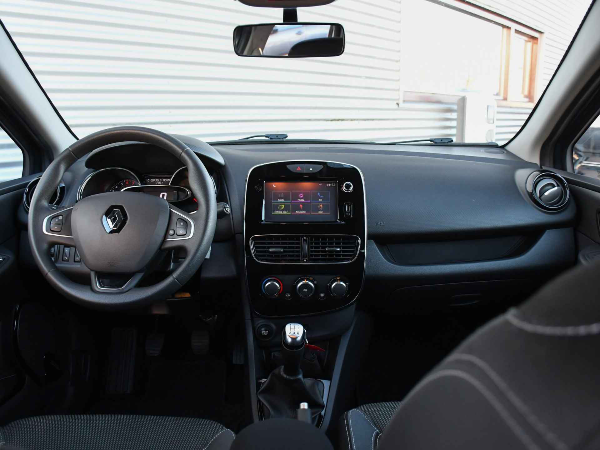 Renault Clio Estate Zen 0.9 TCe 90pk KEYLESS ENTRY | NAVI | CRUISE | PRIVACY GLASS | 16''LM - 11/26