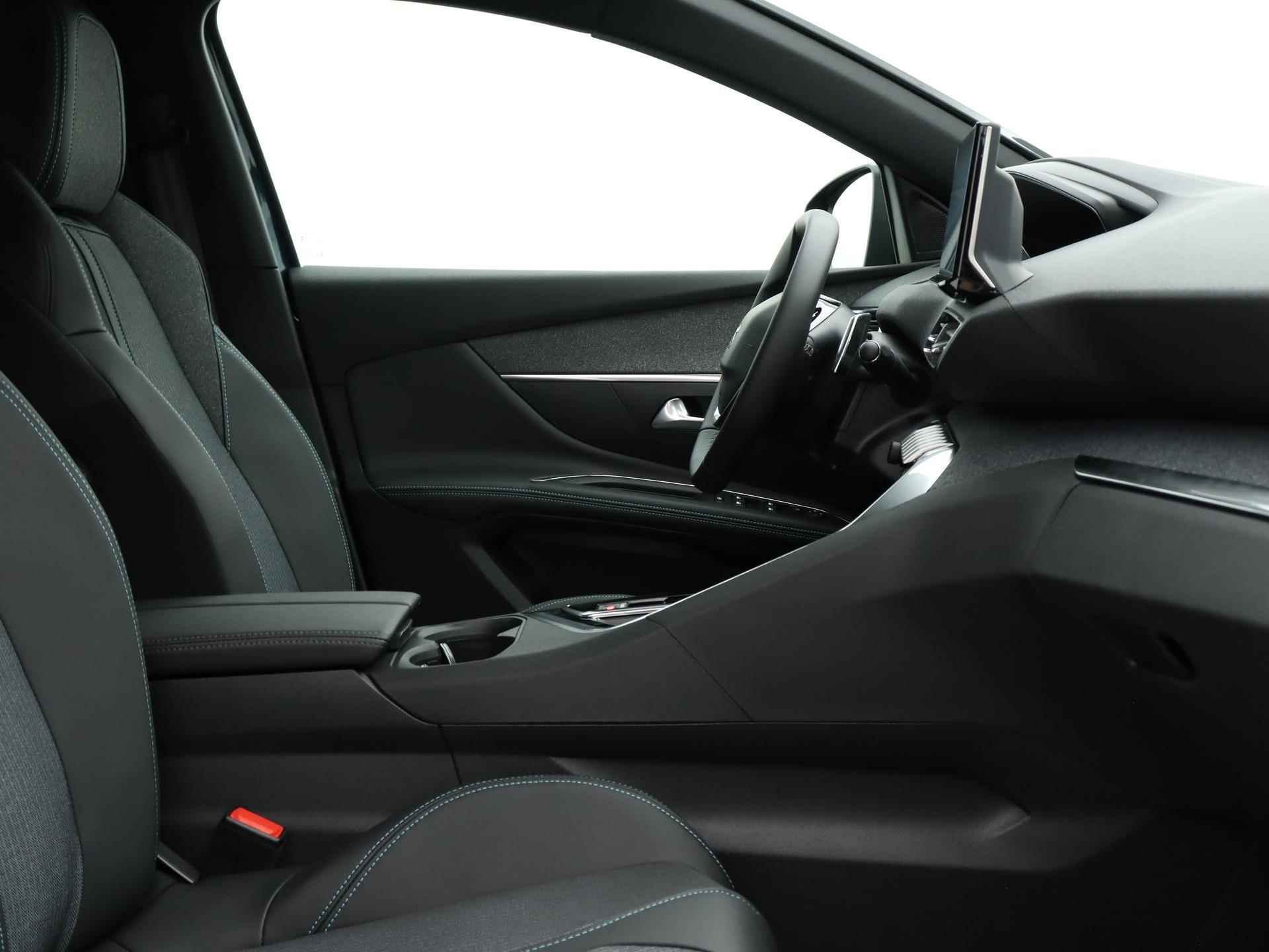 Peugeot 5008 Allure Pack Business 130pk Automaat | Navigatie | Camera | Elektrisch Bedienbare Achterklep | Stof/Kunstlederen Bekleding | Lichtmetalen Velgen 18" - 25/37