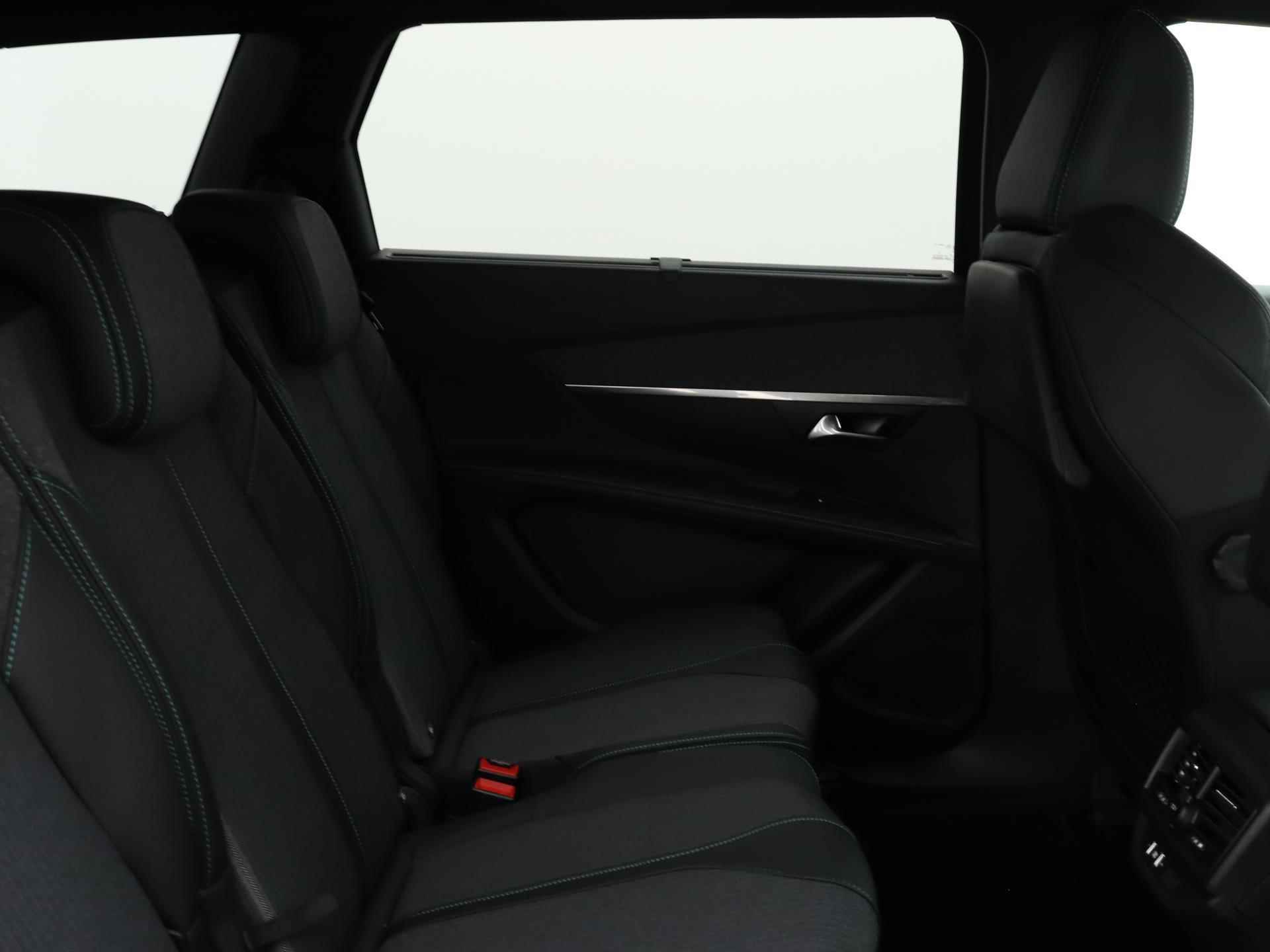 Peugeot 5008 Allure Pack Business 130pk Automaat | Navigatie | Camera | Elektrisch Bedienbare Achterklep | Stof/Kunstlederen Bekleding | Lichtmetalen Velgen 18" - 26/37