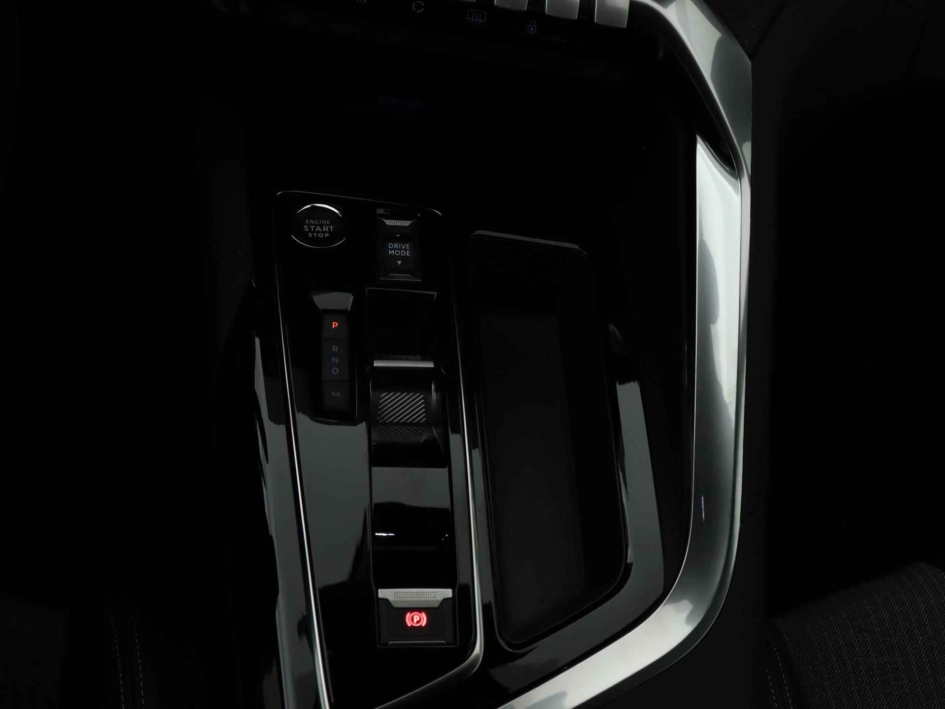 Peugeot 5008 Allure Pack Business 130pk Automaat | Navigatie | Camera | Elektrisch Bedienbare Achterklep | Stof/Kunstlederen Bekleding | Lichtmetalen Velgen 18" - 30/37