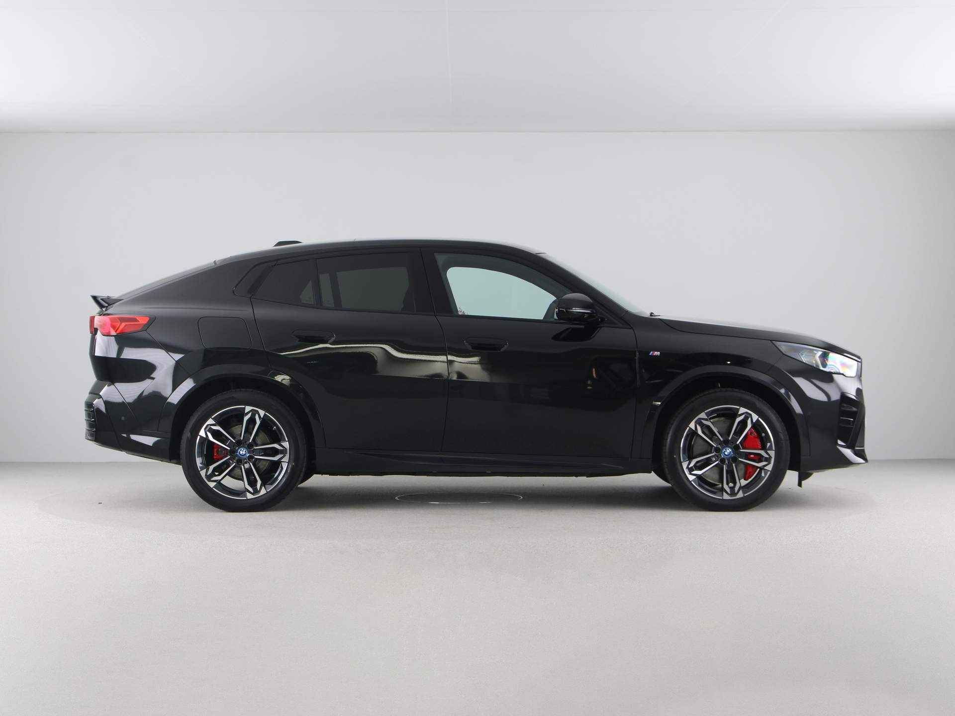 BMW iX2 eDrive20 M-Sport - 8/24