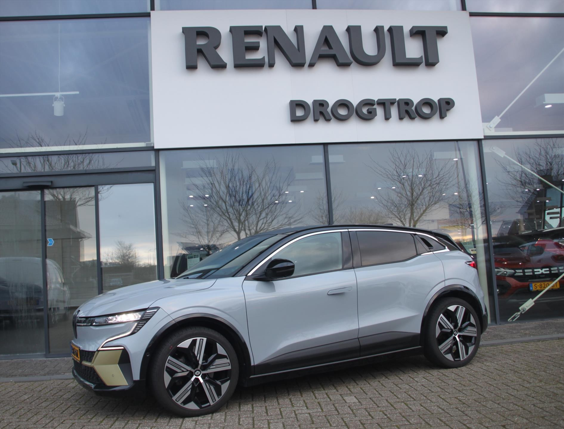 RENAULT Mégane E-Tech 220PK-ICONIC-37DKM-LEDER-DUURSTE VERSIE-