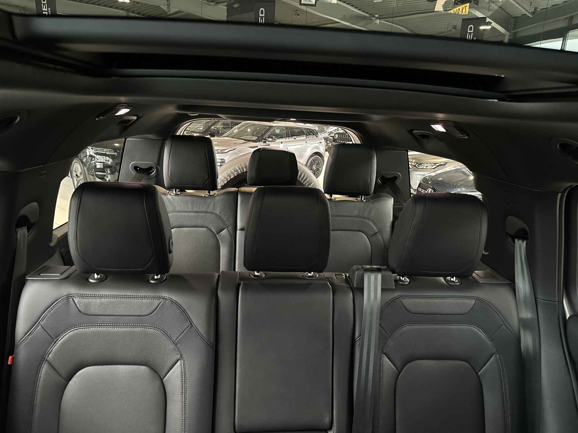 Land Rover Defender 130 3.0 P400 130 X-Dynamic SE | 8-stoelen! | 22" | NP: € 178.411 - 27/37