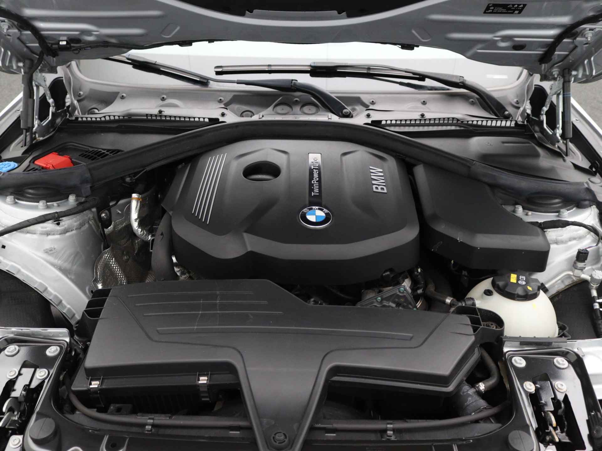 BMW 3-serie Touring 318i M Sport Corp. Lease | M-Pakket | Navi | Leder | Cruise | LED | PDC | M Aerodynamica | Sport Stuur, Stoelen, Onderstel | - 27/32