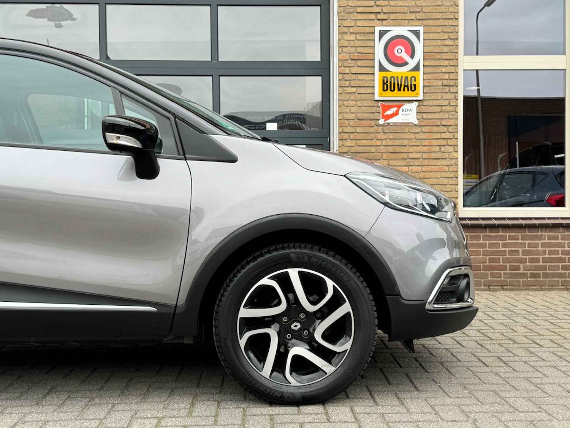 RENAULT Captur TCe 90 DYNAMIQUE R-LINK-NAVI/LMV/CAMERA/TREKHAAK/NL-AUTO - 33/42