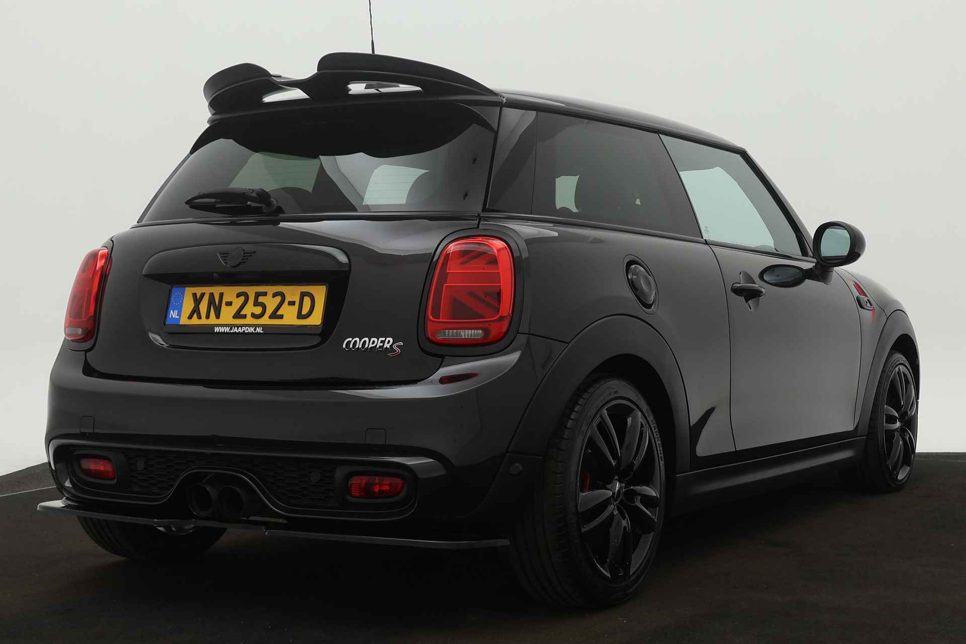 MINI Cooper BWJ 2014 2.0 S JOHN COOPER WORKS UITGEVOERD / 192 PK AUTOMAAT / STOELVERW. / HARMAN KARDON SPEAKERS / NAVI / CLIMA / CRUISE / LEDER / PARKEERSENSOREN / LMV / BLUETOOTH / PANORAMADAK  / FULL LED / SPORT UITLAAT - 3/32