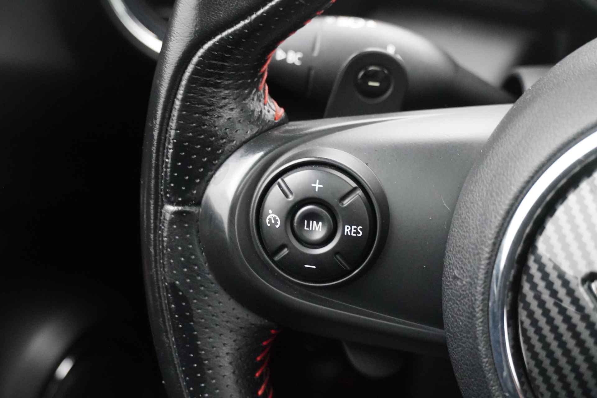 MINI Cooper BWJ 2014 2.0 S JOHN COOPER WORKS UITGEVOERD / 192 PK AUTOMAAT / STOELVERW. / HARMAN KARDON SPEAKERS / NAVI / CLIMA / CRUISE / LEDER / PARKEERSENSOREN / LMV / BLUETOOTH / PANORAMADAK  / FULL LED / SPORT UITLAAT - 11/32