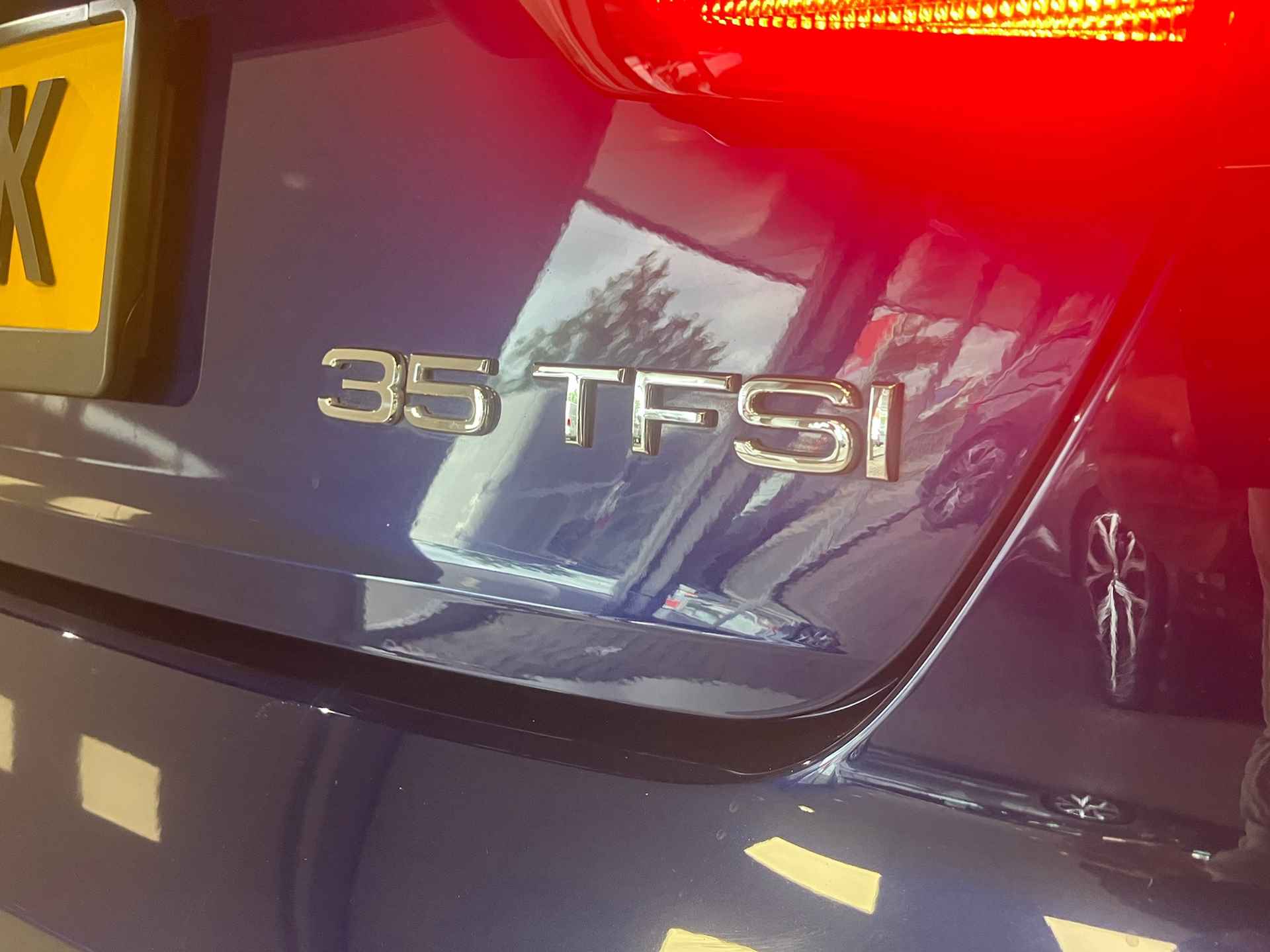 Audi A4 35 TFSI Pro Line | LED | AUTOMAAT | 18"LM velgen | Nederlandse Auto | NAP | - 20/35