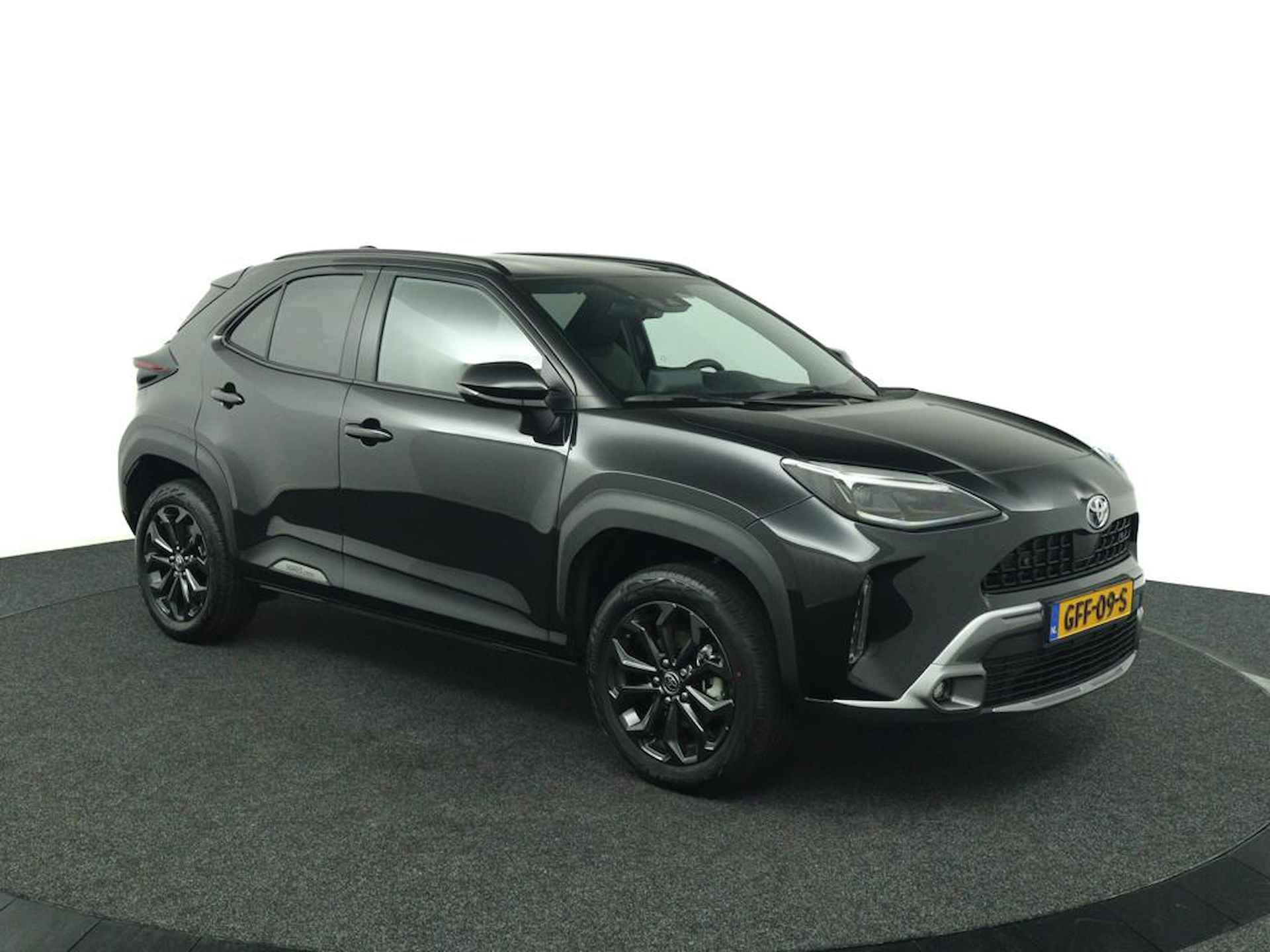 Toyota Yaris Cross 1.5 Hybrid Explore | Origineel NL | Direct Beschikbaar | Stoelverwarming | Parkeersensoren Rondom | Navigatie Groot Scherm | - 4/47