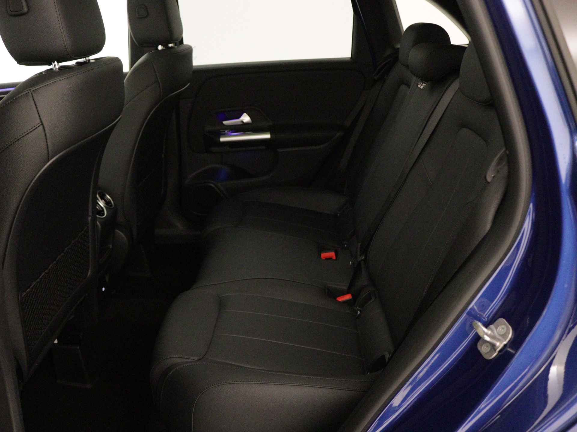 Mercedes-Benz B-Klasse 180 Luxury Line | Trekhaak | Panoramaschuifdak | Zitcomfortpakket | USB-pakket plus | Nightpakket | Dodehoekassistent | Verwarmde stoelen vooraan | EASY PACK achterklep | - 21/43