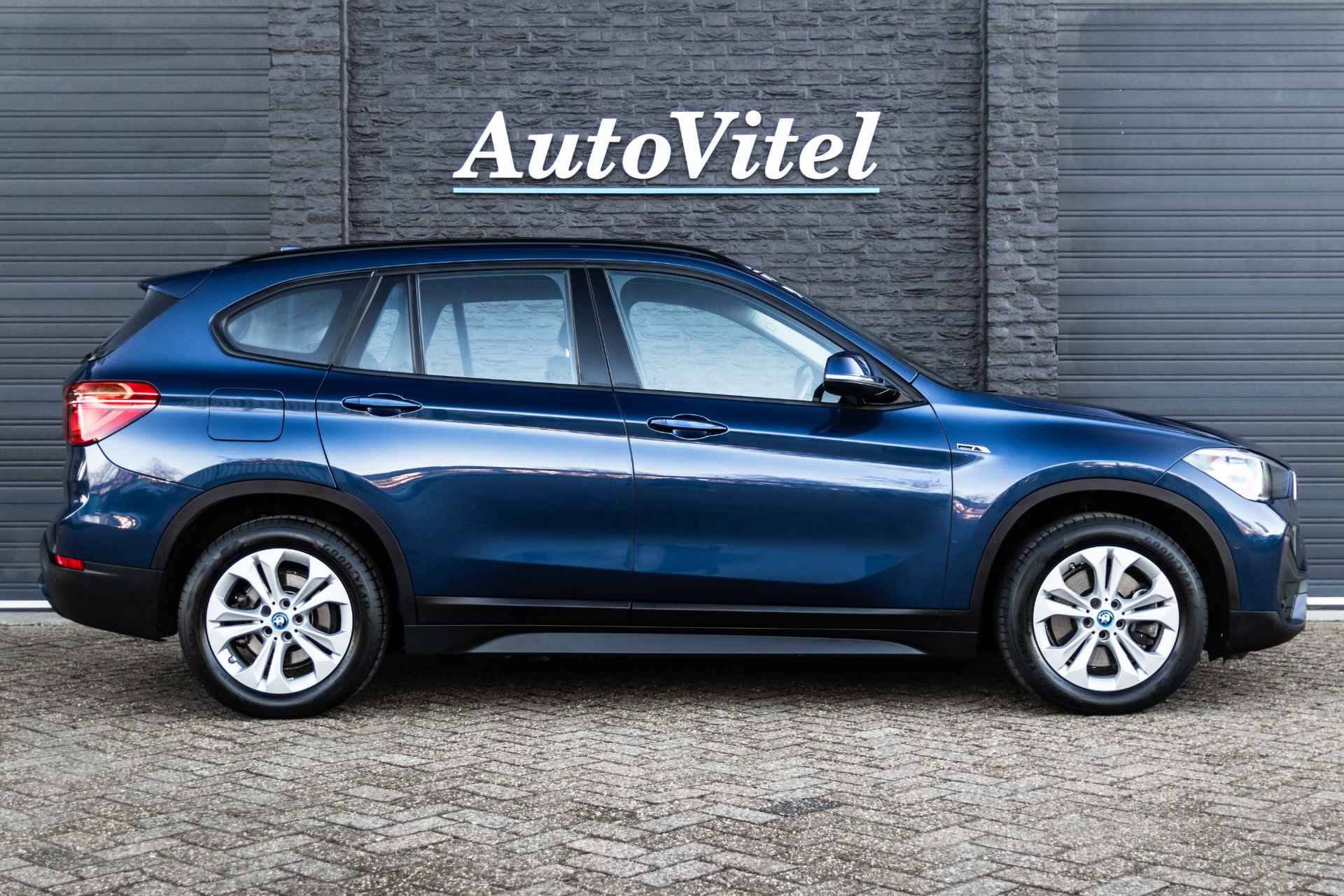 BMW X1 xDrive25e Advantage Steptronic | Sportstoelen | Stoel + Stuurverwarming | LED - 12/35